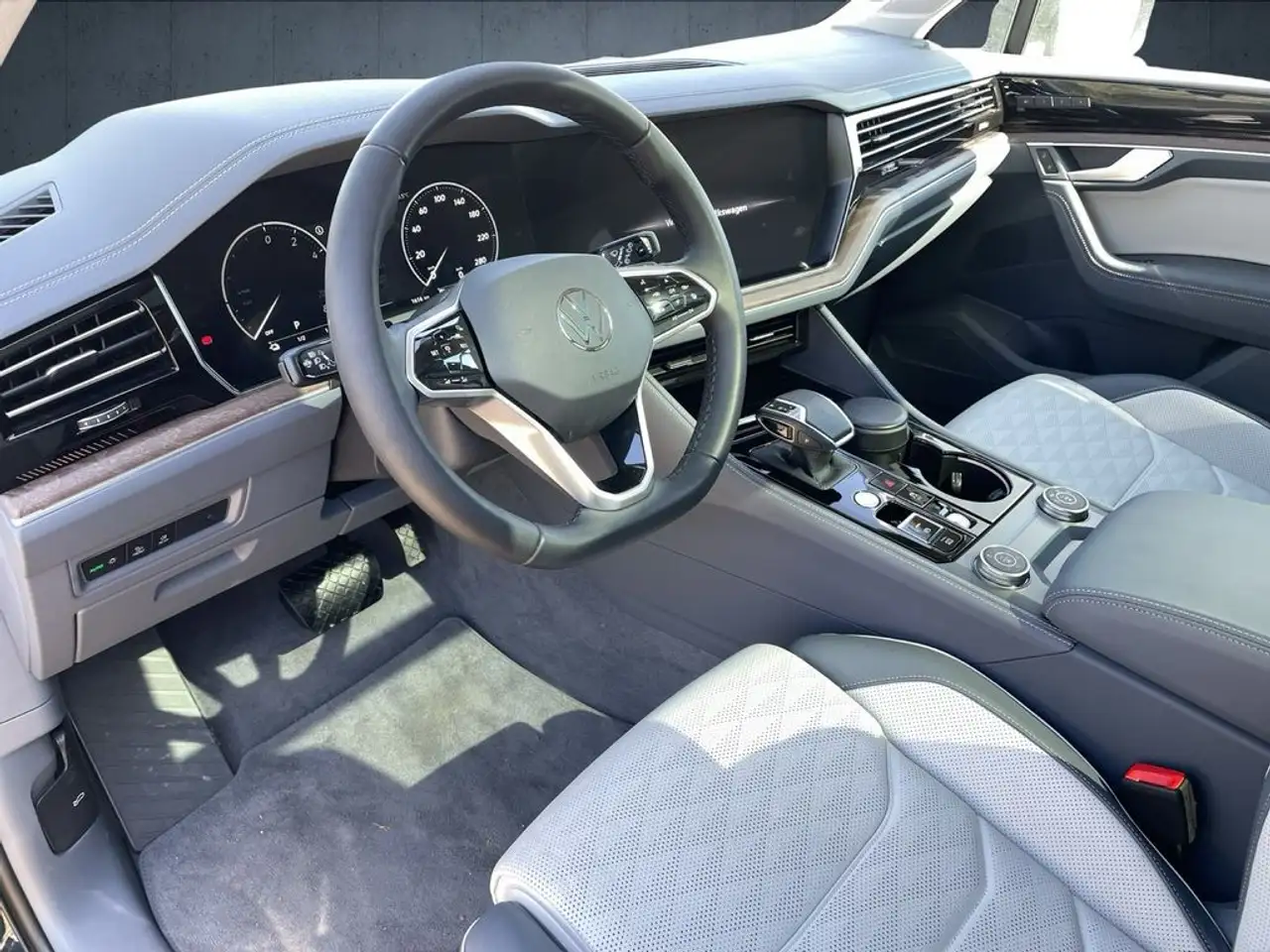 VOLKSWAGEN TOUAREG ELEGANCE - 3.0 EHYBRID 381ch - 1 616KM