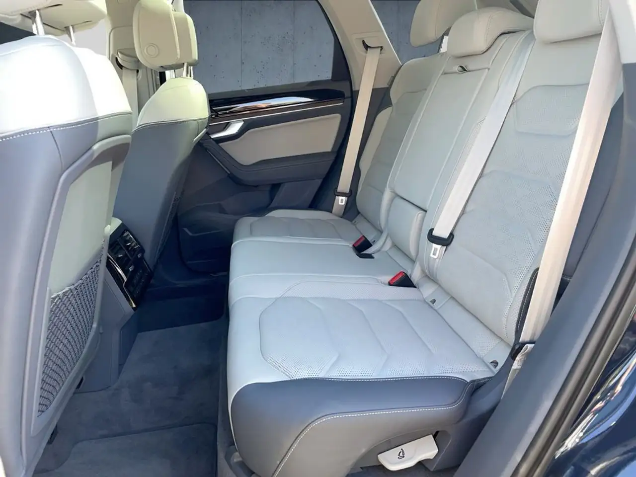 VOLKSWAGEN TOUAREG ELEGANCE - 3.0 EHYBRID 381ch - 1 616KM