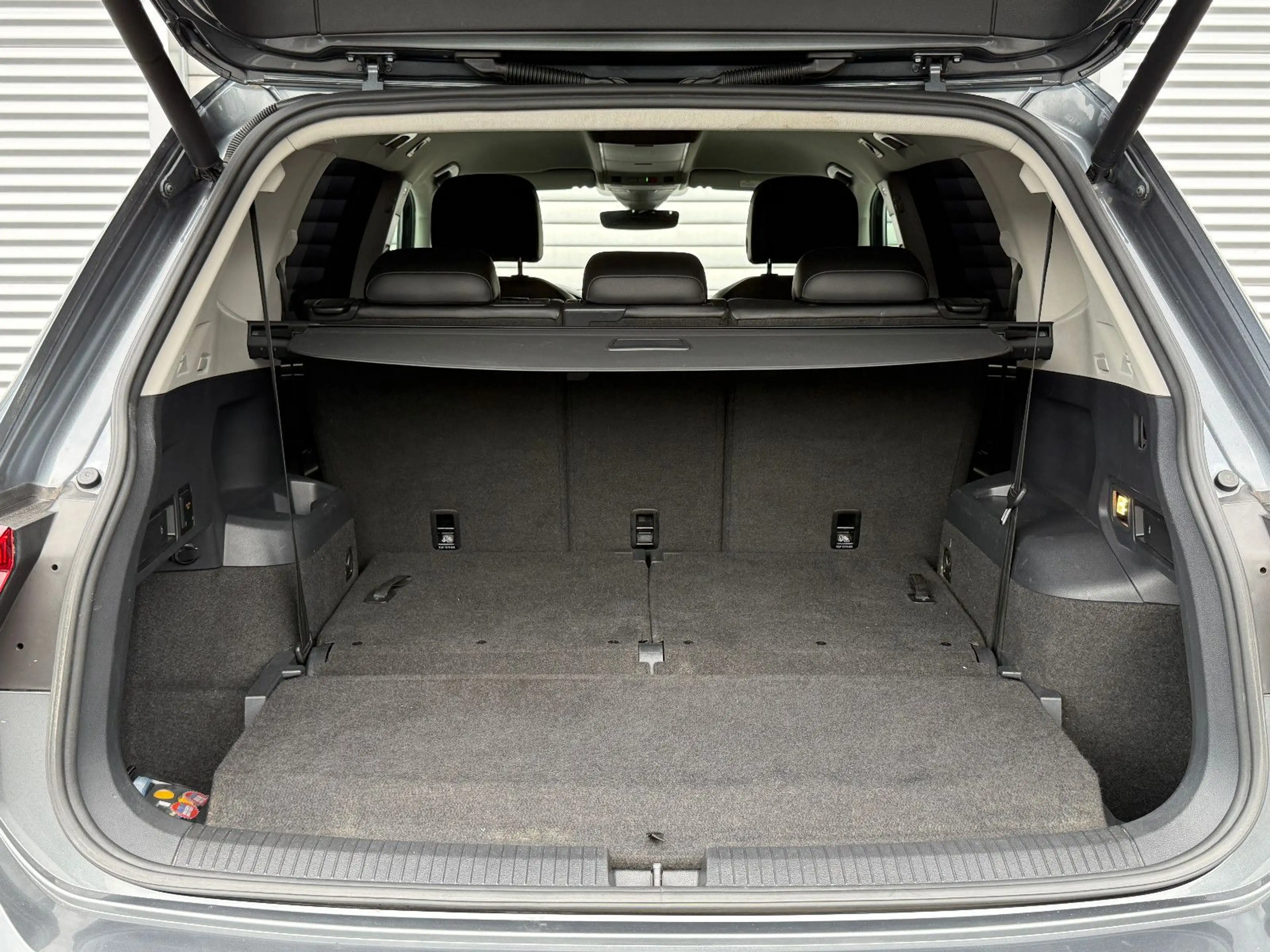 Volkswagen Tiguan Allspace R-Line 4M DSG ACC Sthz 7Sitz Kam — photo 8