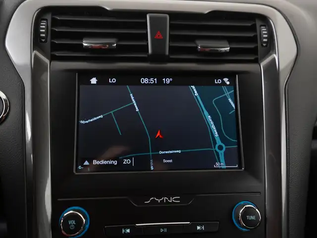 Ford Mondeo view 12