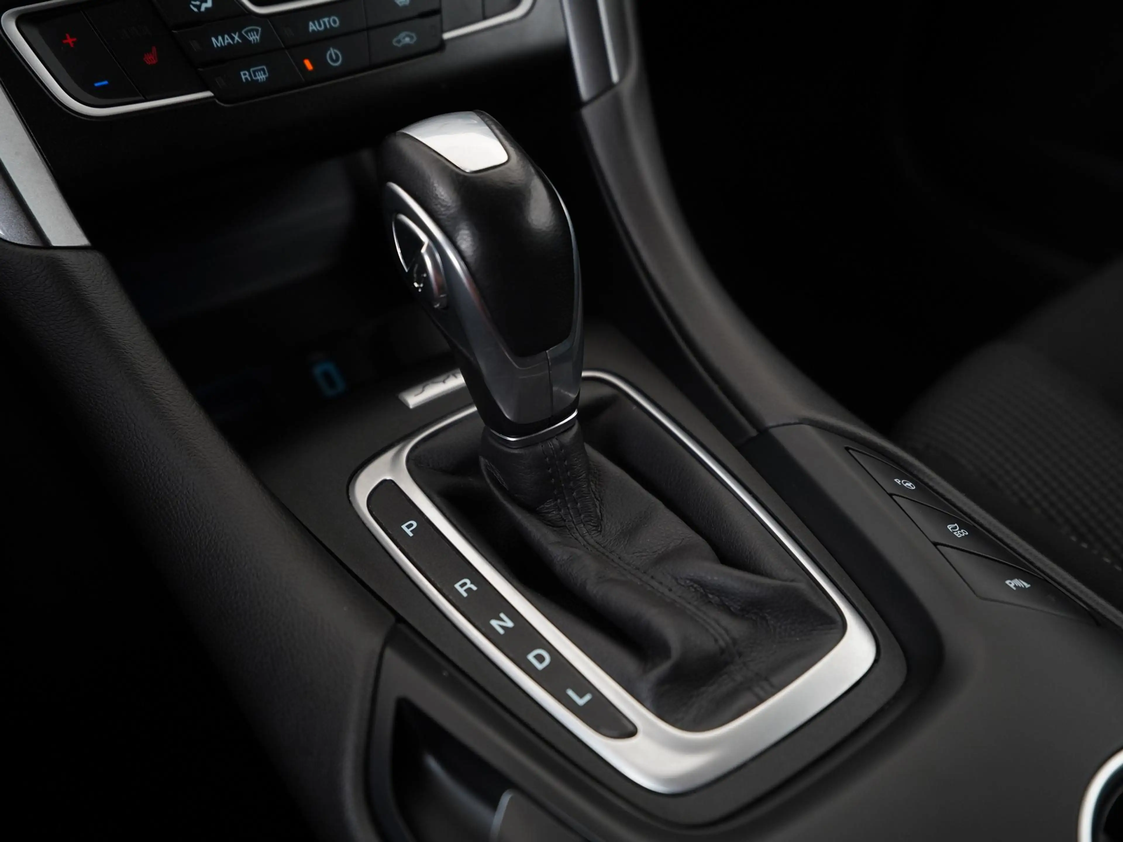Ford Mondeo Wagon 2.0 IVCT HEV Titanium | Navigatie | Apple/An — photo 10