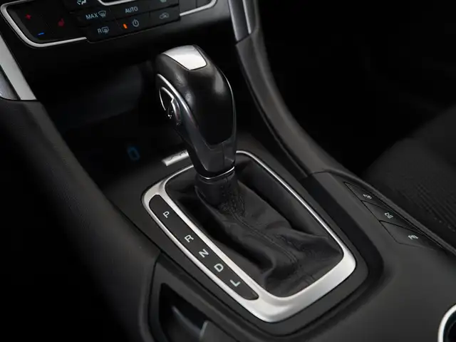 Ford Mondeo view 10