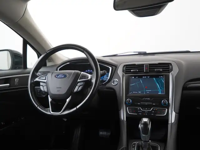 Ford Mondeo view 5