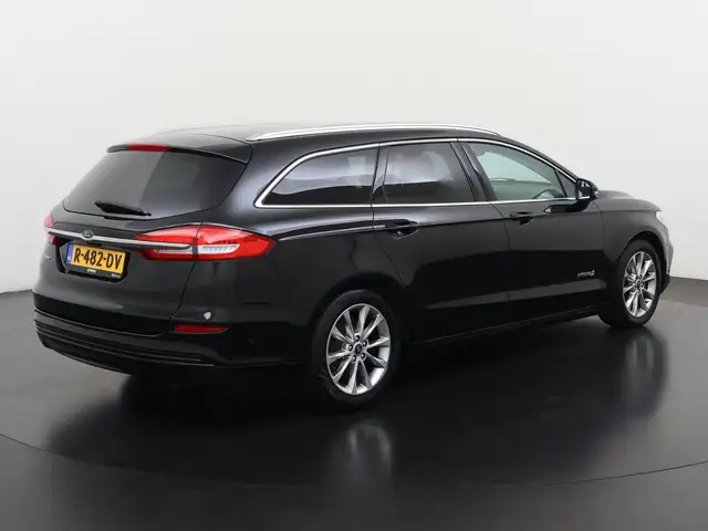 Ford Mondeo view 4