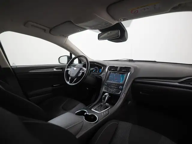 Ford Mondeo view 2
