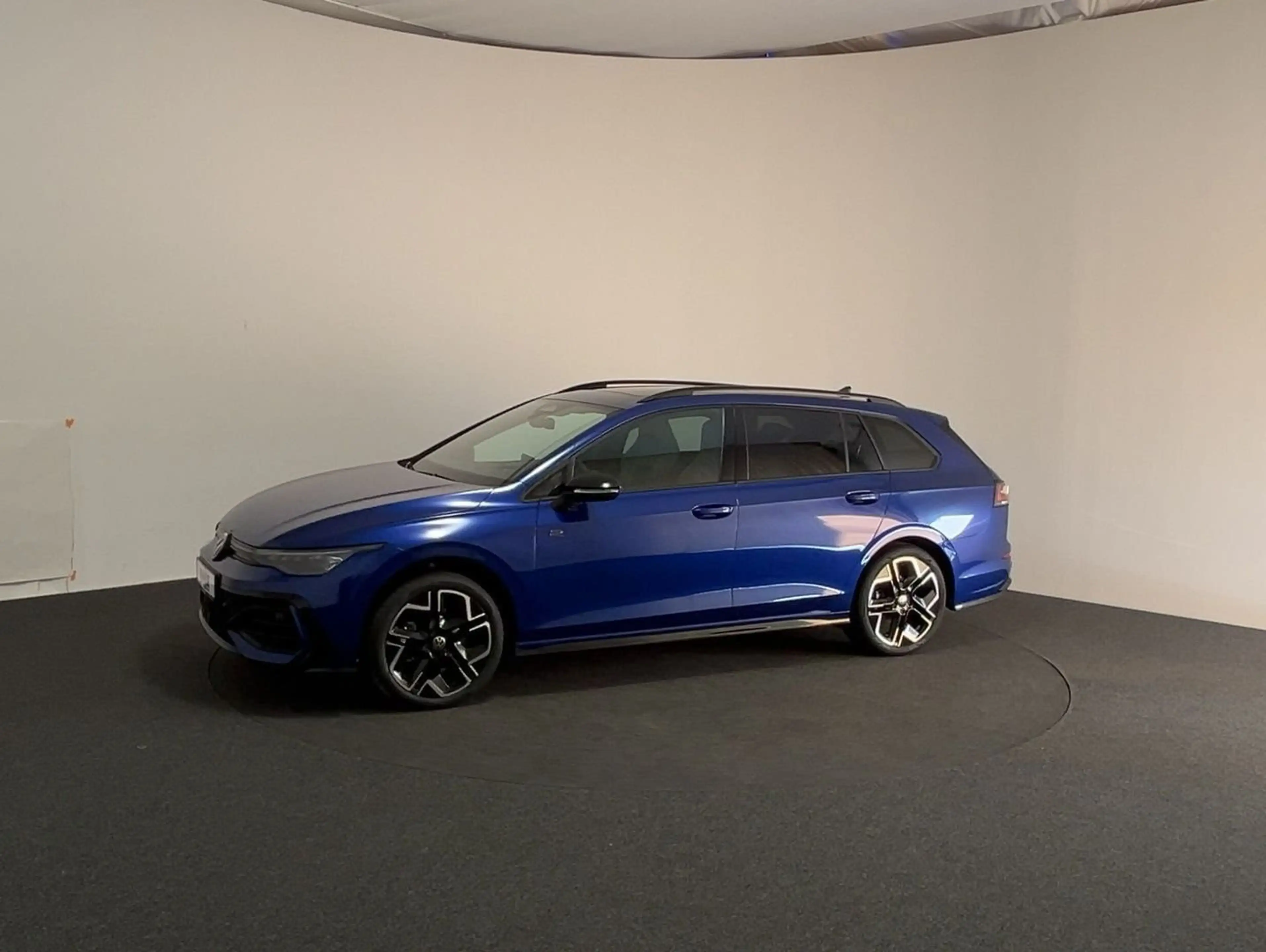 Volkswagen Golf Variant R-Line 2.0 l TDI DSG CarPlay Pano — photo 6