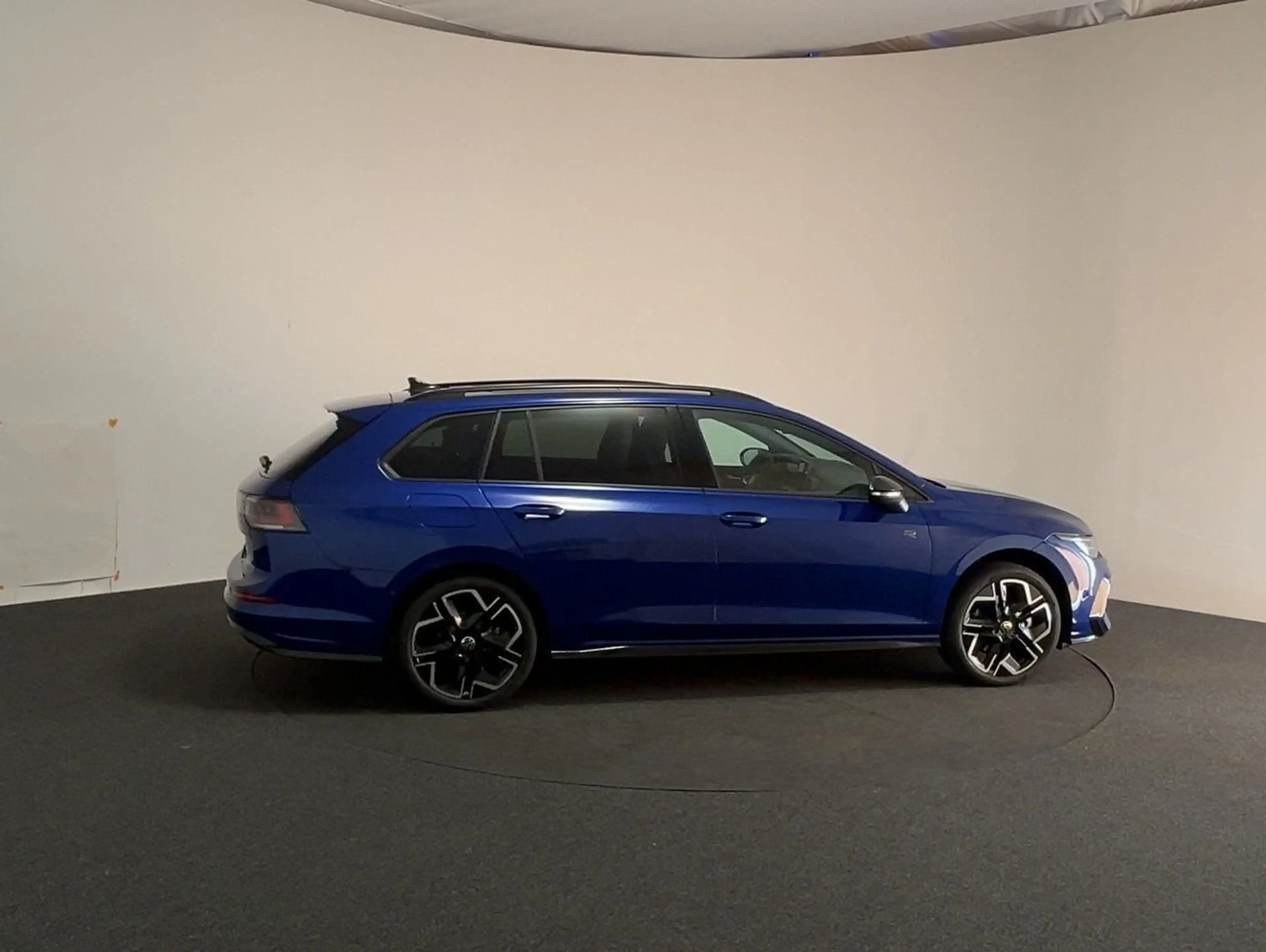 Volkswagen Golf Variant R-Line 2.0 l TDI DSG CarPlay Pano — photo 4