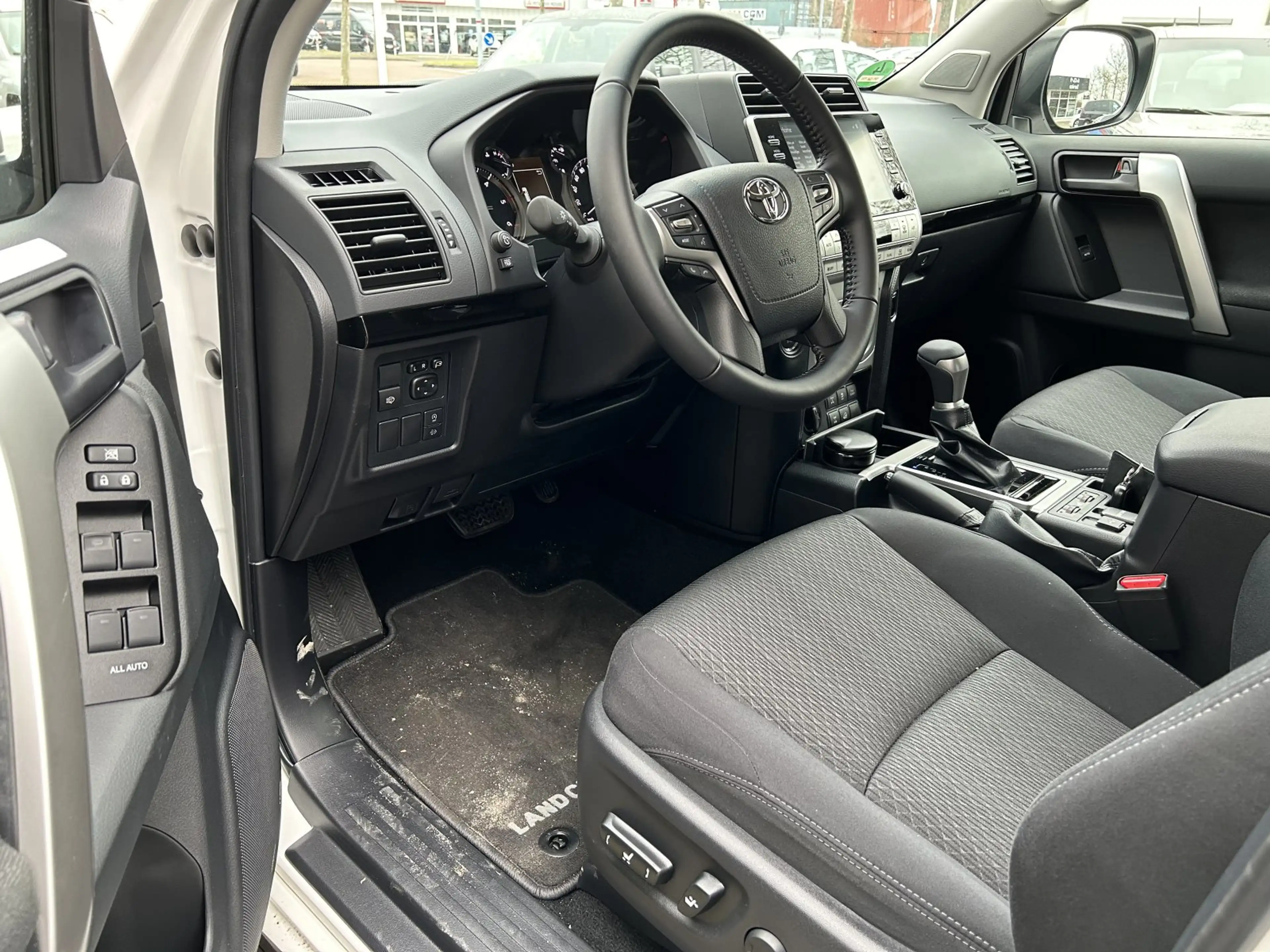Toyota Land Cruiser AHK 3.5to LED Kamera — photo 4