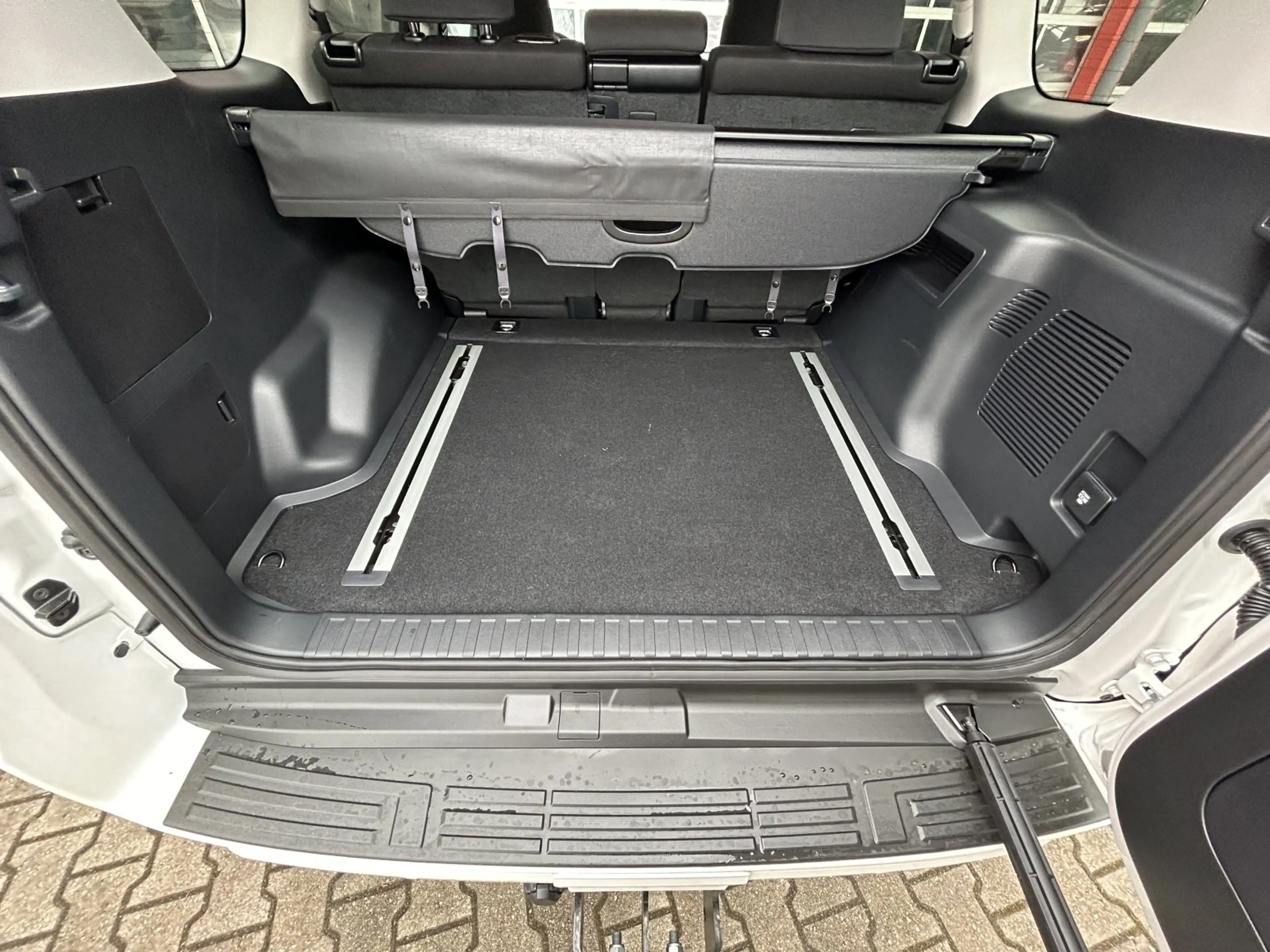 Toyota Land Cruiser AHK 3.5to LED Kamera — photo 9