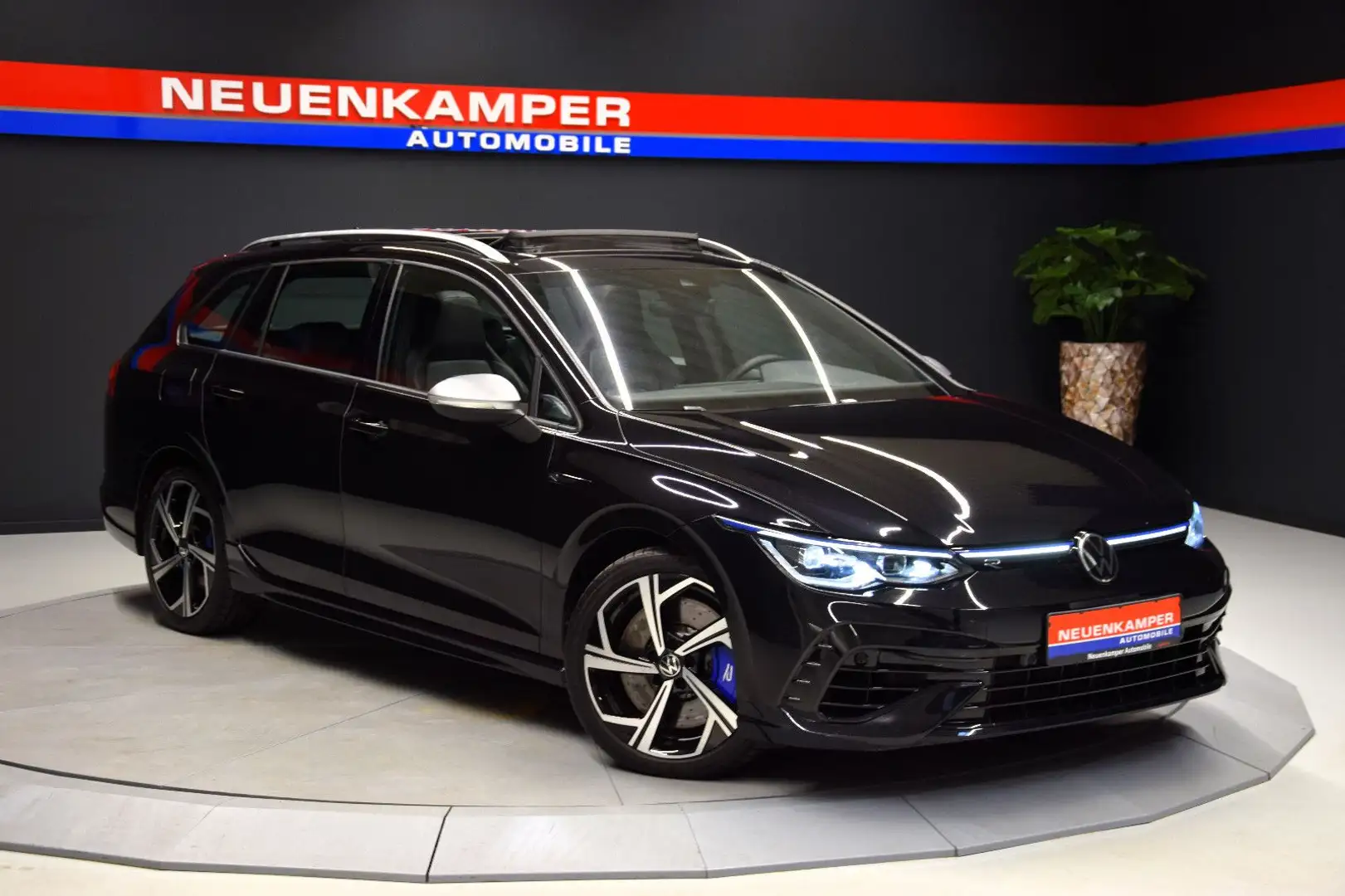 Volkswagen Golf VIII Variant R 4M Pano ACC Sitzbelü. Schale Noir - 1