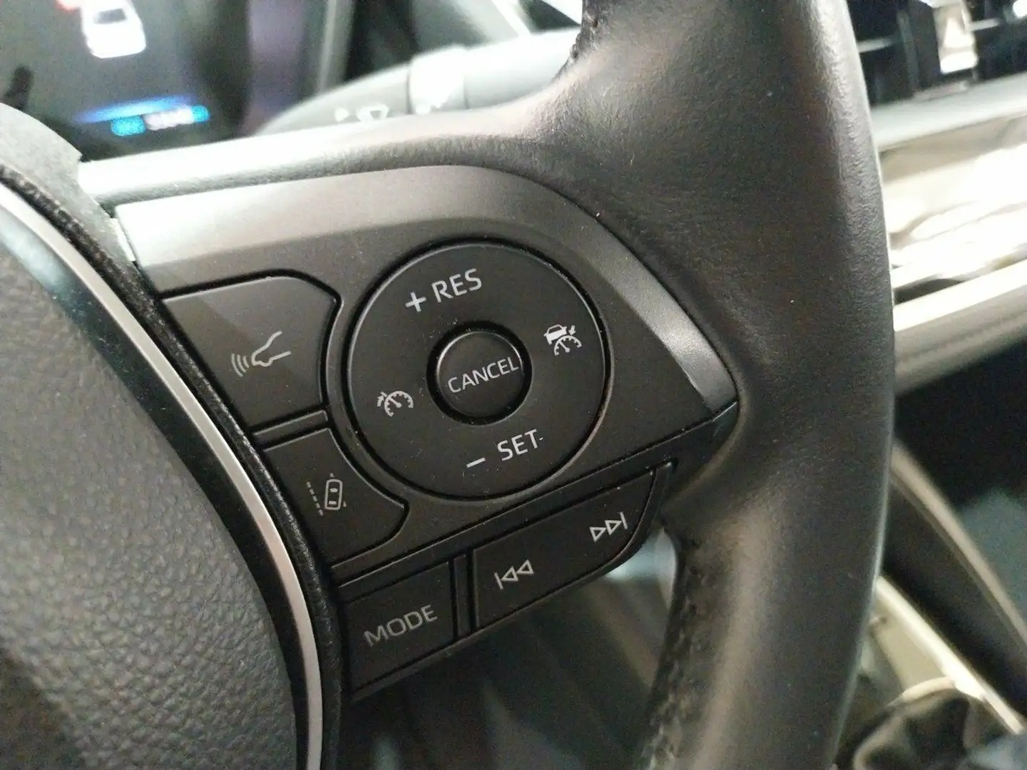 Toyota Corolla Sedán  125H Active Tech Blanco - 2