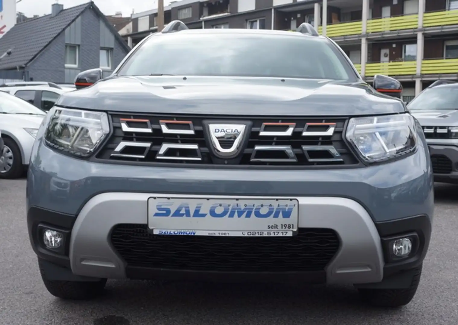 Dacia Duster Extr. Plus 4x4 Allwetter NAVI+4xCam*Klima Gris - 2