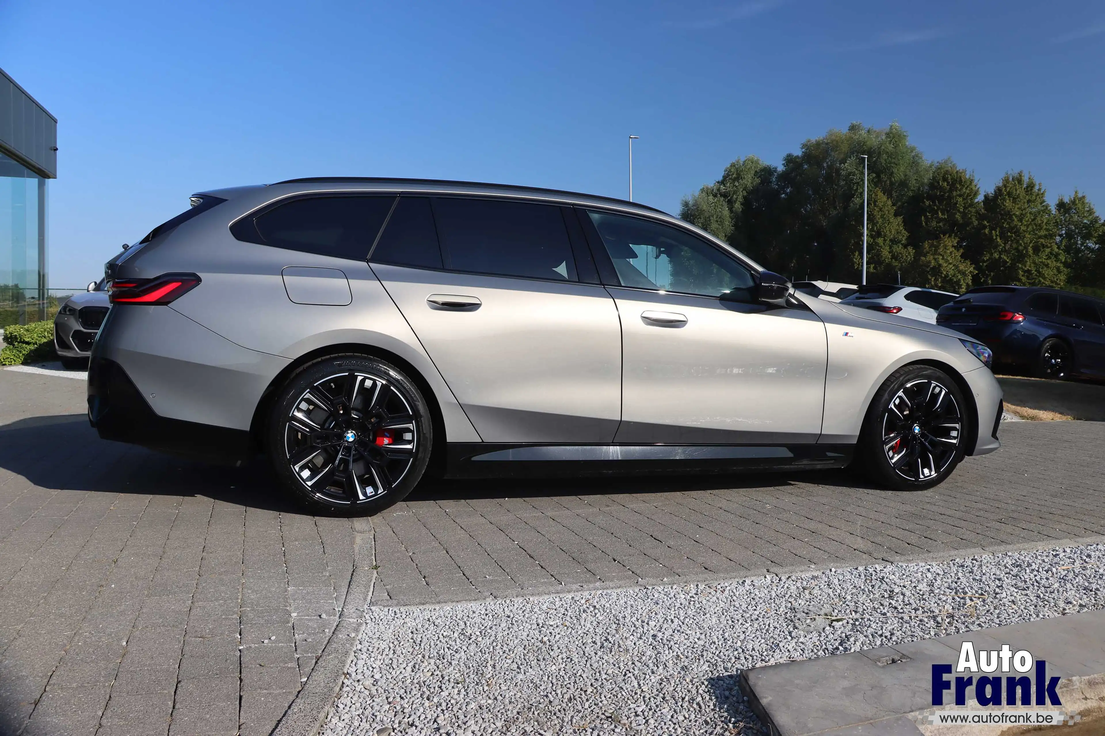 BMW i5 M60 / TOURING / PANO / INTGR STR / DRIV +PARK PRO / B&W / HUD — photo 8