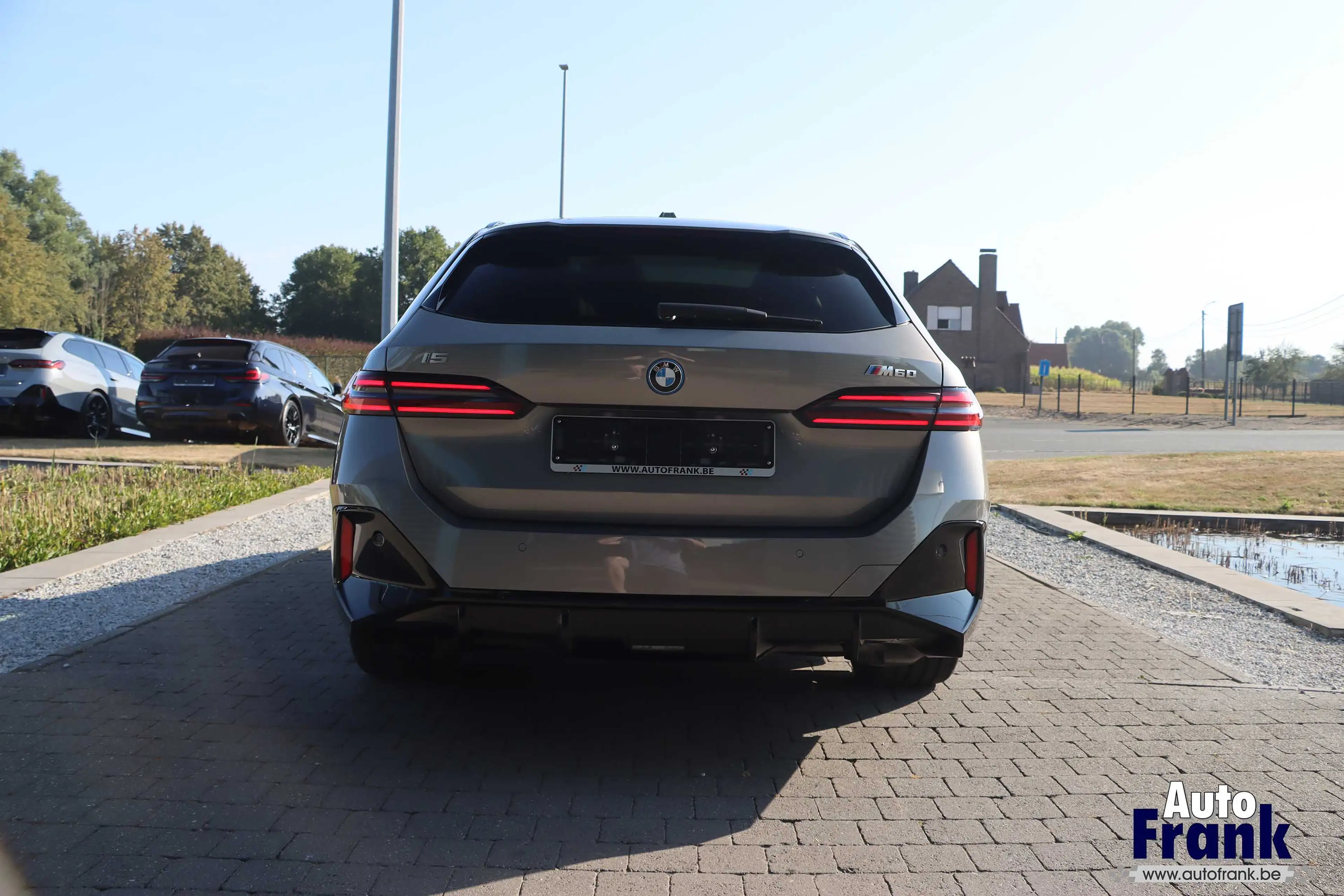 BMW i5 M60 / TOURING / PANO / INTGR STR / DRIV +PARK PRO / B&W / HUD — photo 6