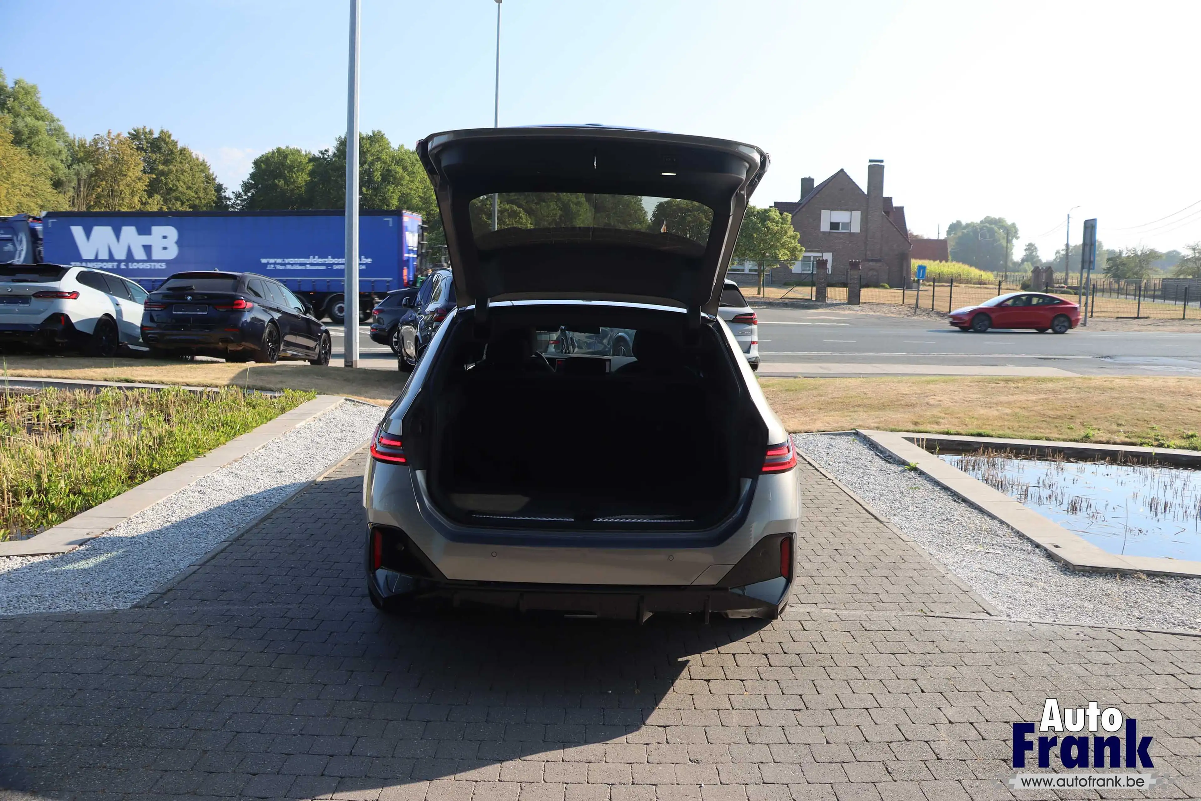 BMW i5 M60 / TOURING / PANO / INTGR STR / DRIV +PARK PRO / B&W / HUD — photo 13