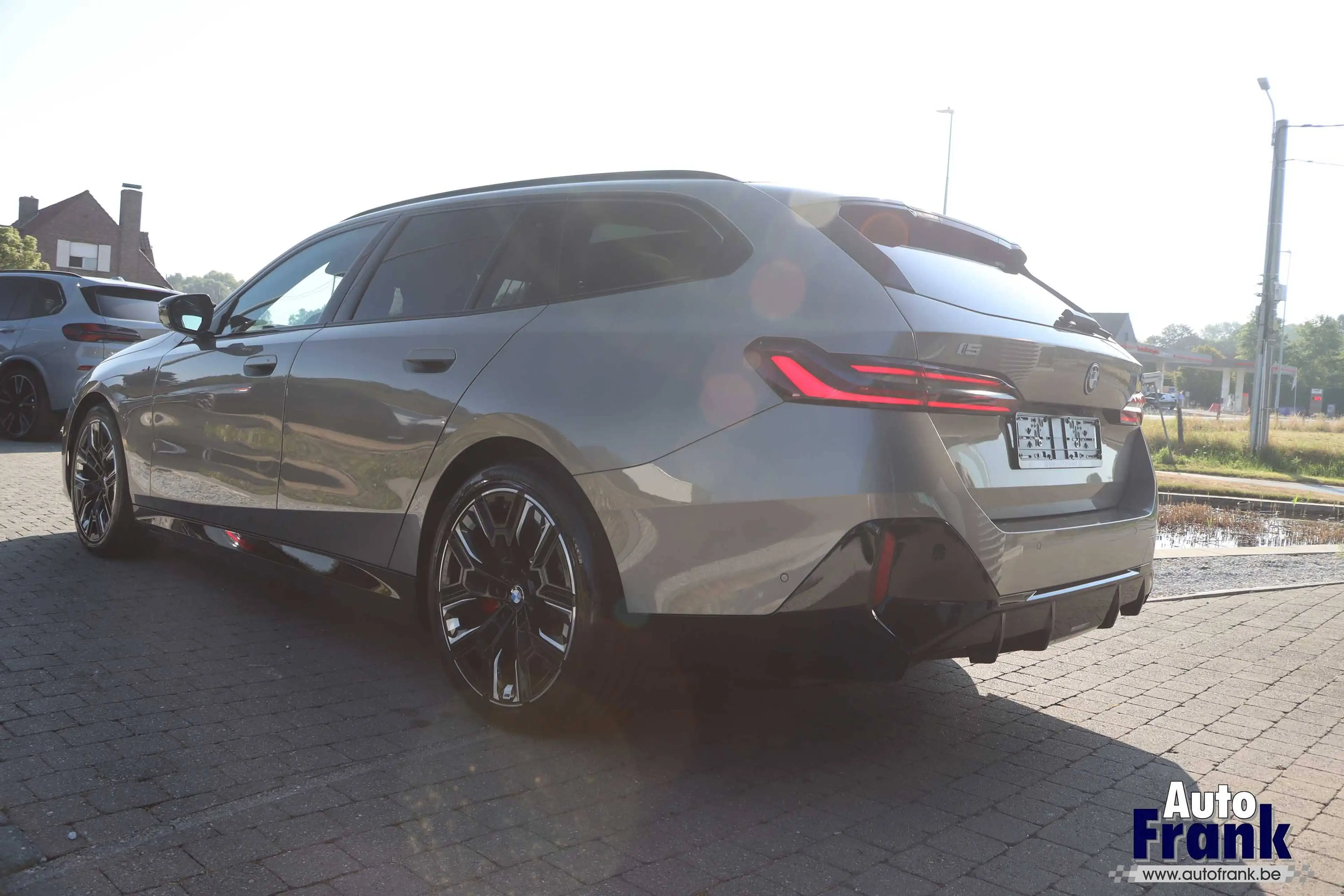 BMW i5 M60 / TOURING / PANO / INTGR STR / DRIV +PARK PRO / B&W / HUD — photo 5