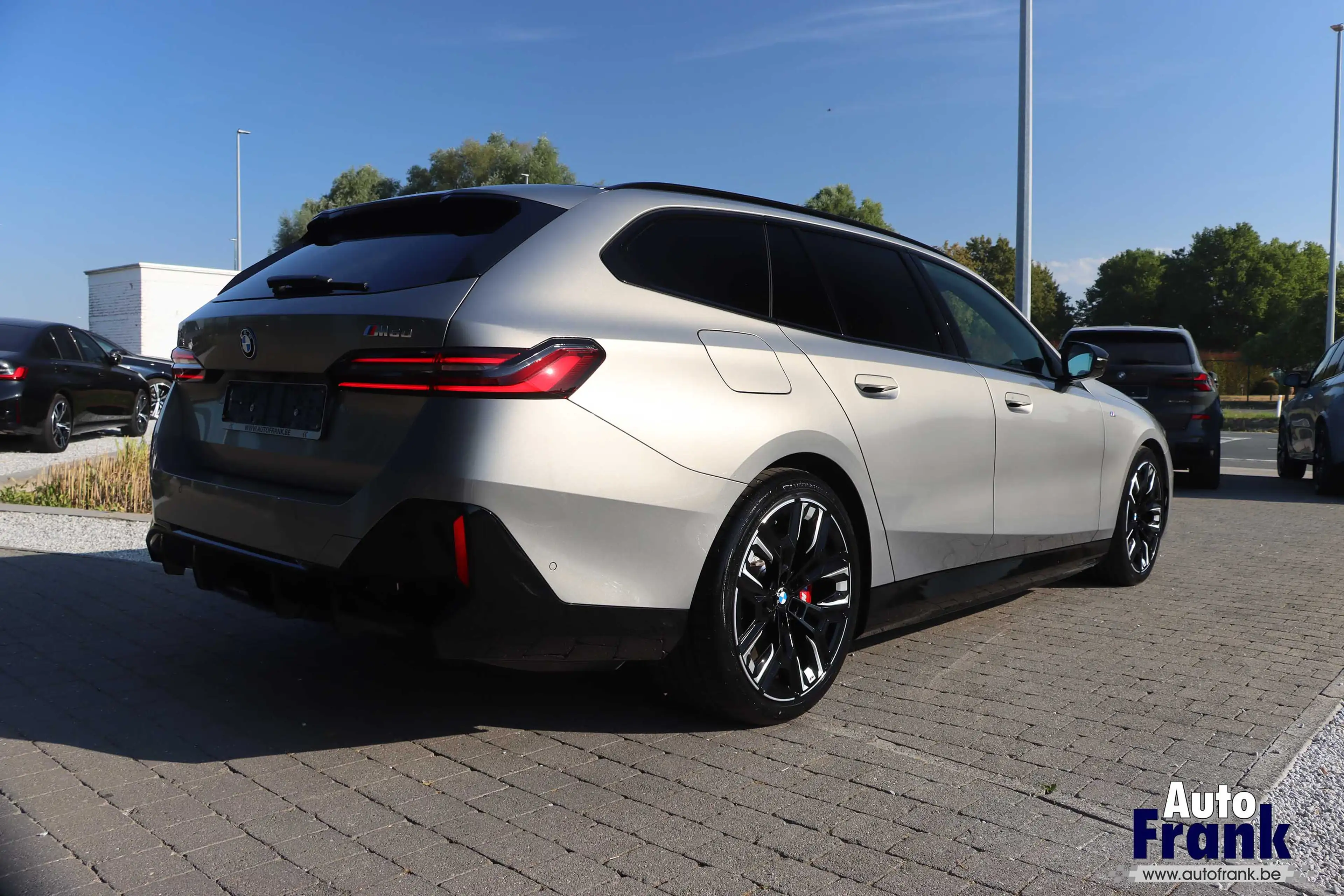 BMW i5 M60 / TOURING / PANO / INTGR STR / DRIV +PARK PRO / B&W / HUD — photo 7