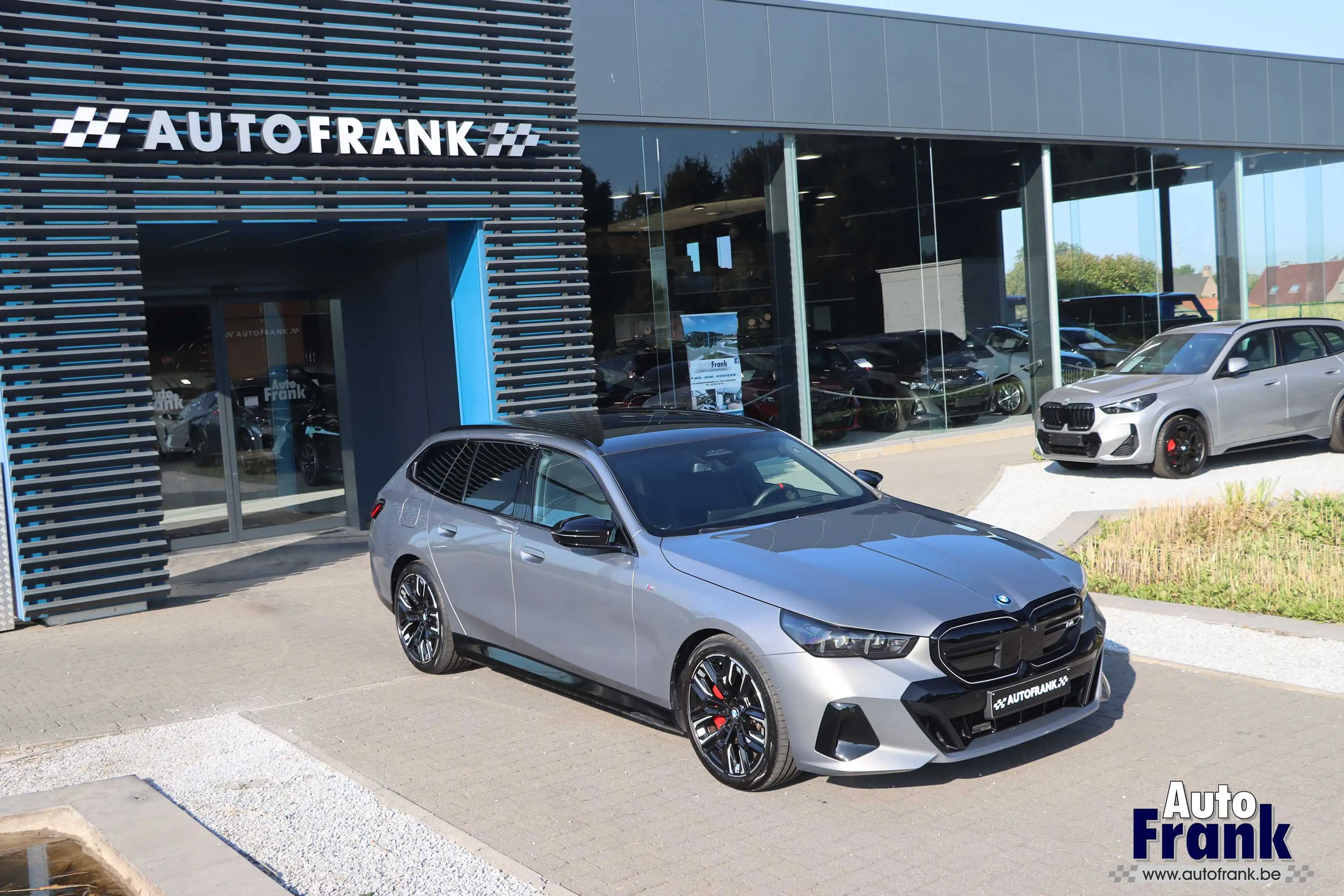 BMW i5 M60 / TOURING / PANO / INTGR STR / DRIV +PARK PRO / B&W / HUD — photo 9