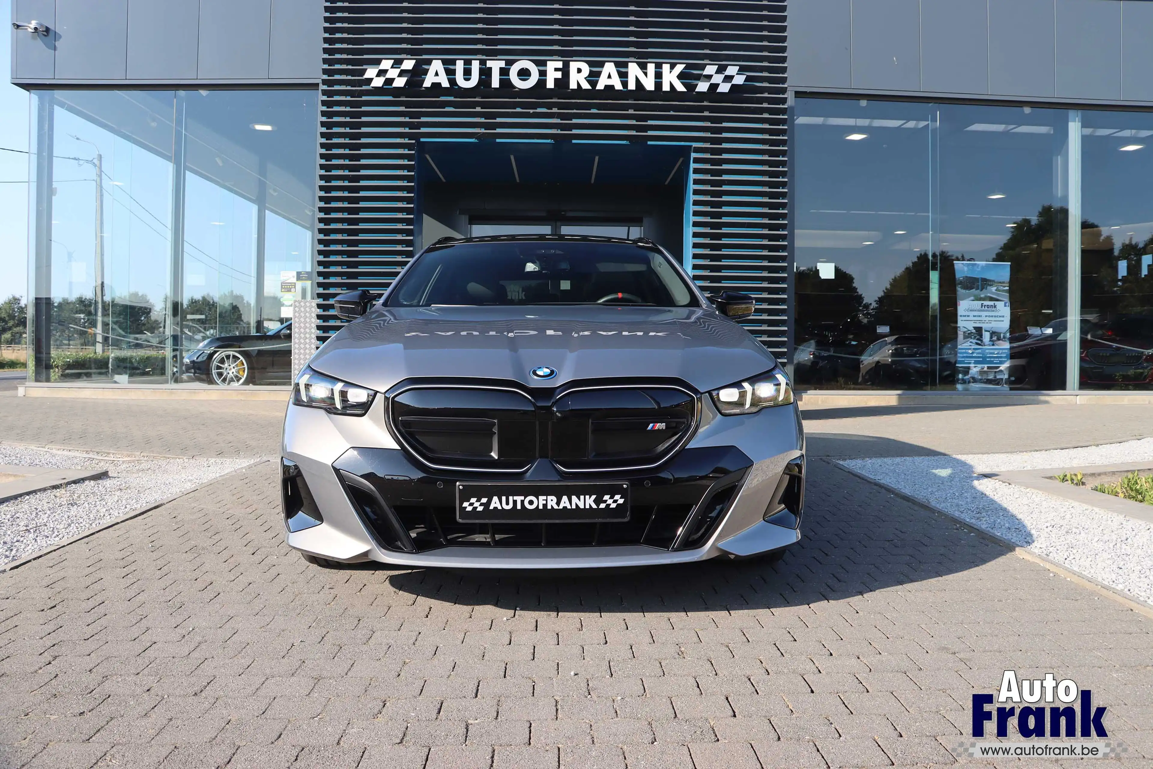 BMW i5 M60 / TOURING / PANO / INTGR STR / DRIV +PARK PRO / B&W / HUD — photo 2