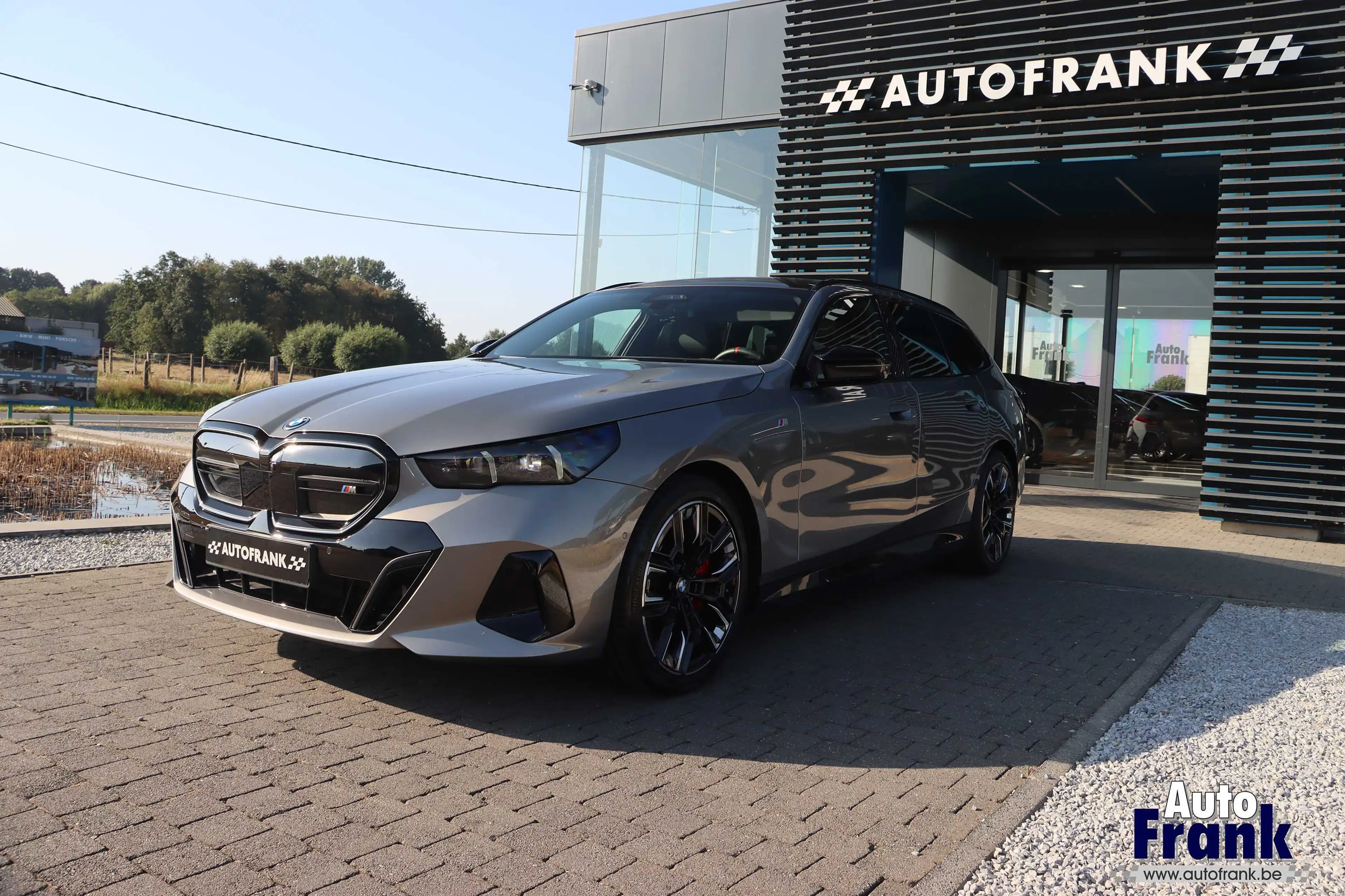 BMW i5 M60 / TOURING / PANO / INTGR STR / DRIV +PARK PRO / B&W / HUD — photo 3