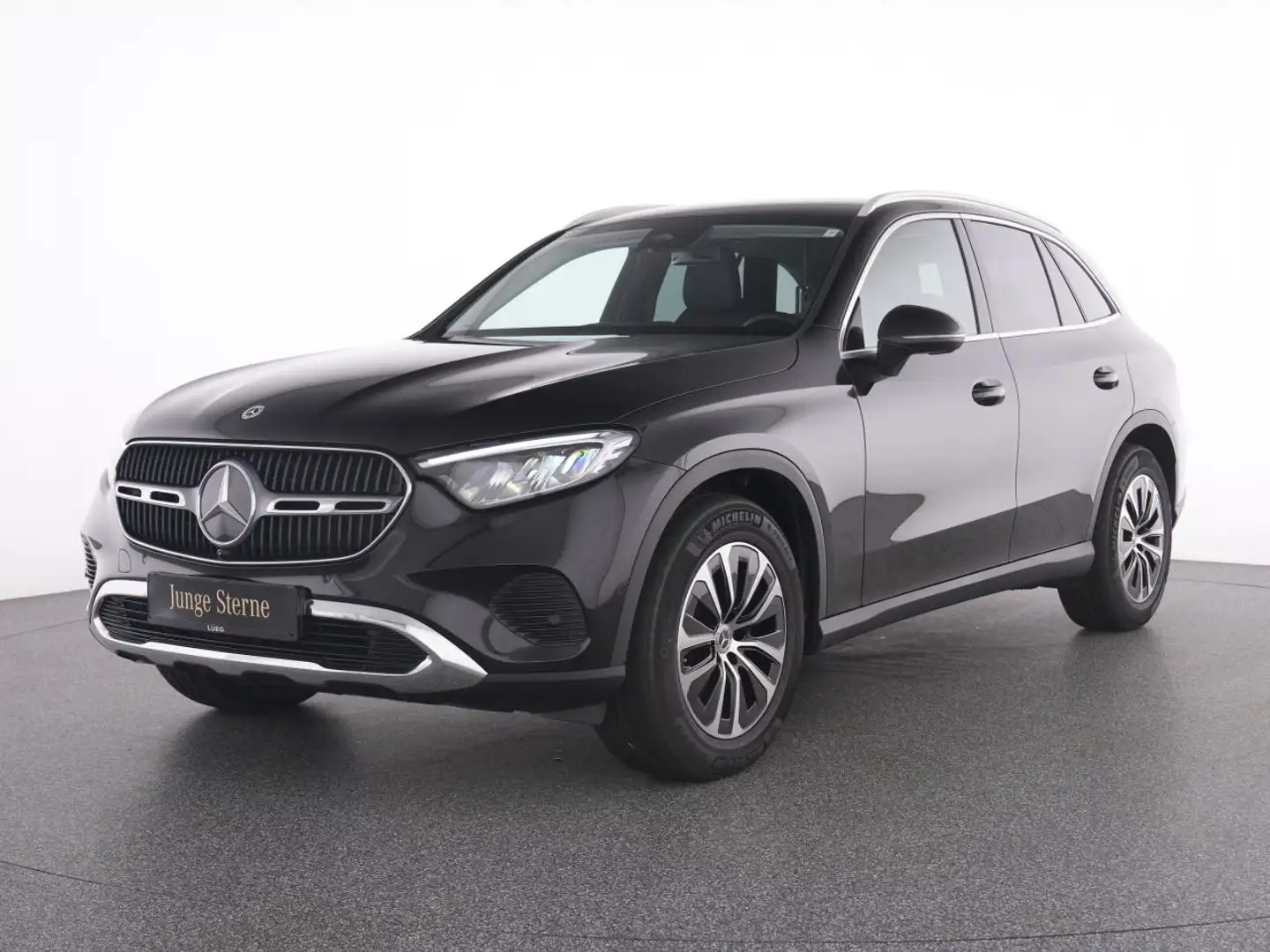Mercedes-Benz GLC 200 4M Avantgarde+NavP+LED+AHK+Mem+EHeck+RFK Zwart - 1