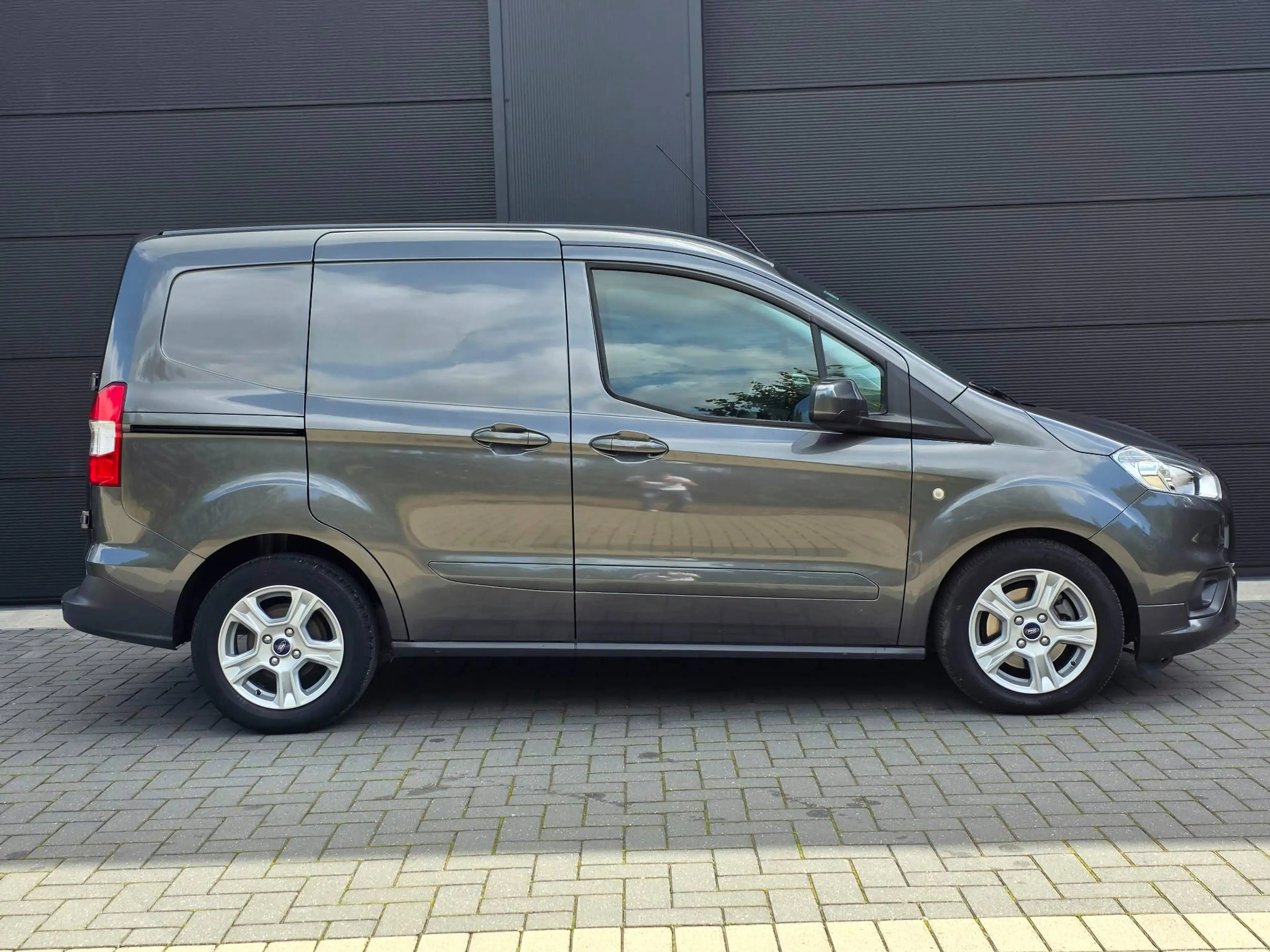 Ford Courier 1.0 benzine / Lichte vracht / Aut. airco / Btw aftrekbaar — photo 3