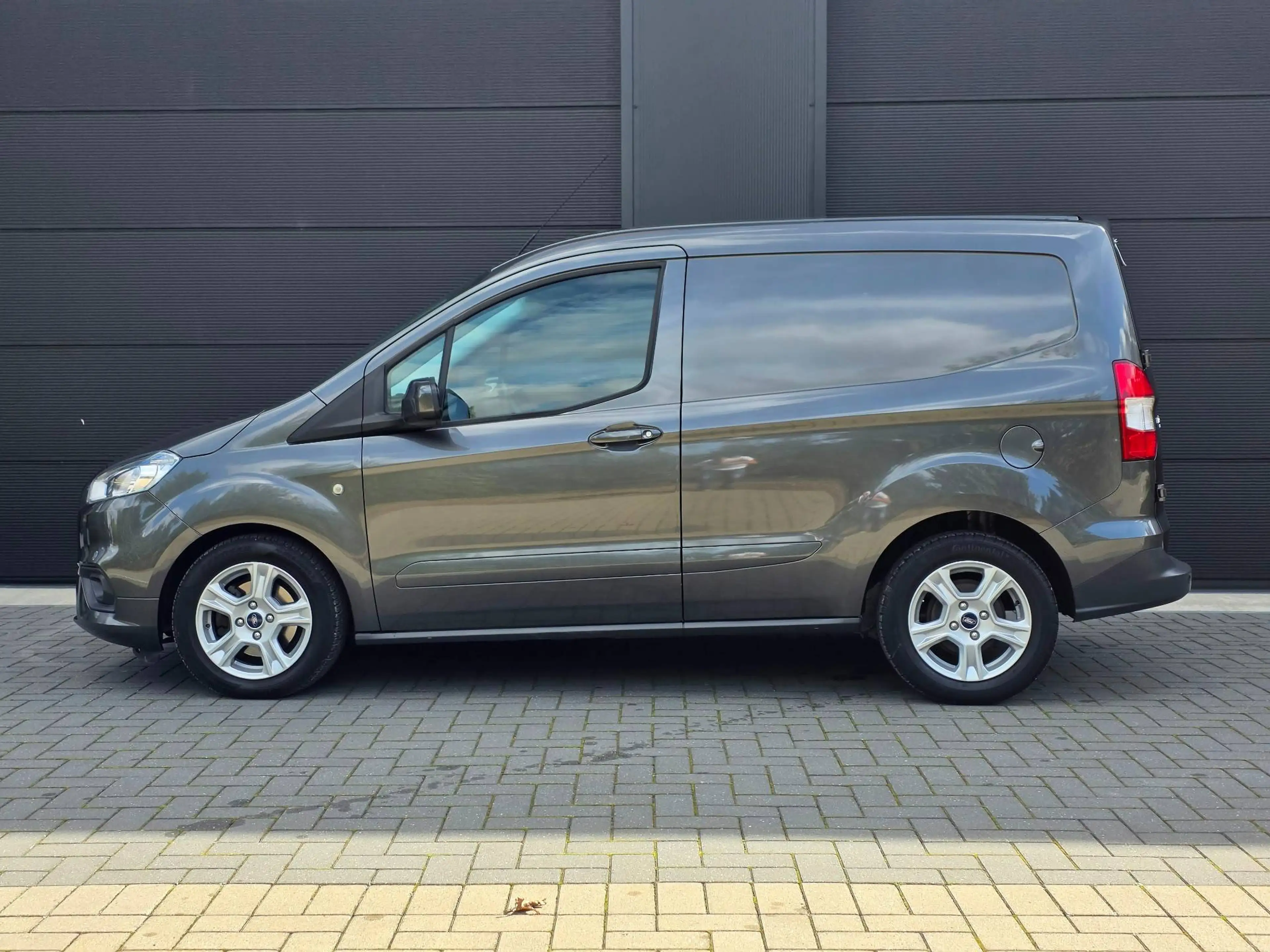 Ford Courier 1.0 benzine / Lichte vracht / Aut. airco / Btw aftrekbaar — photo 4