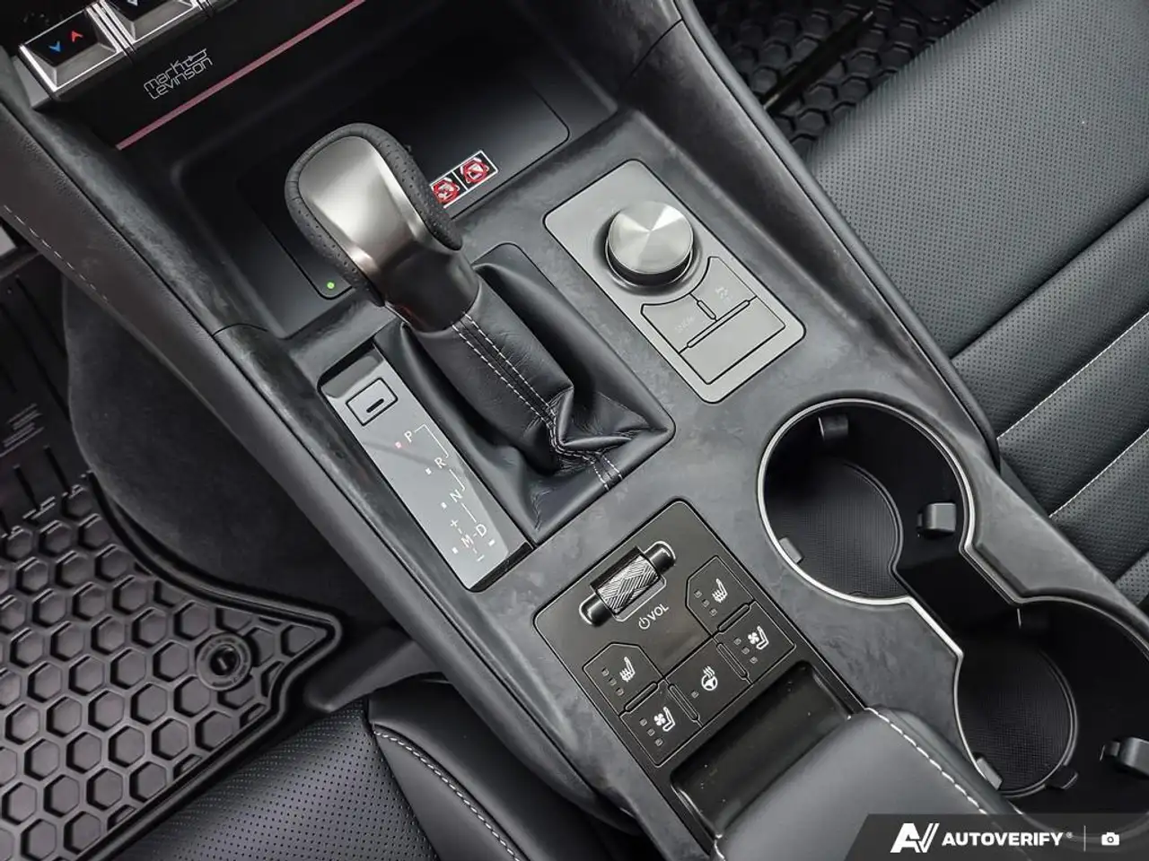Lexus IS снимка Lexus IS