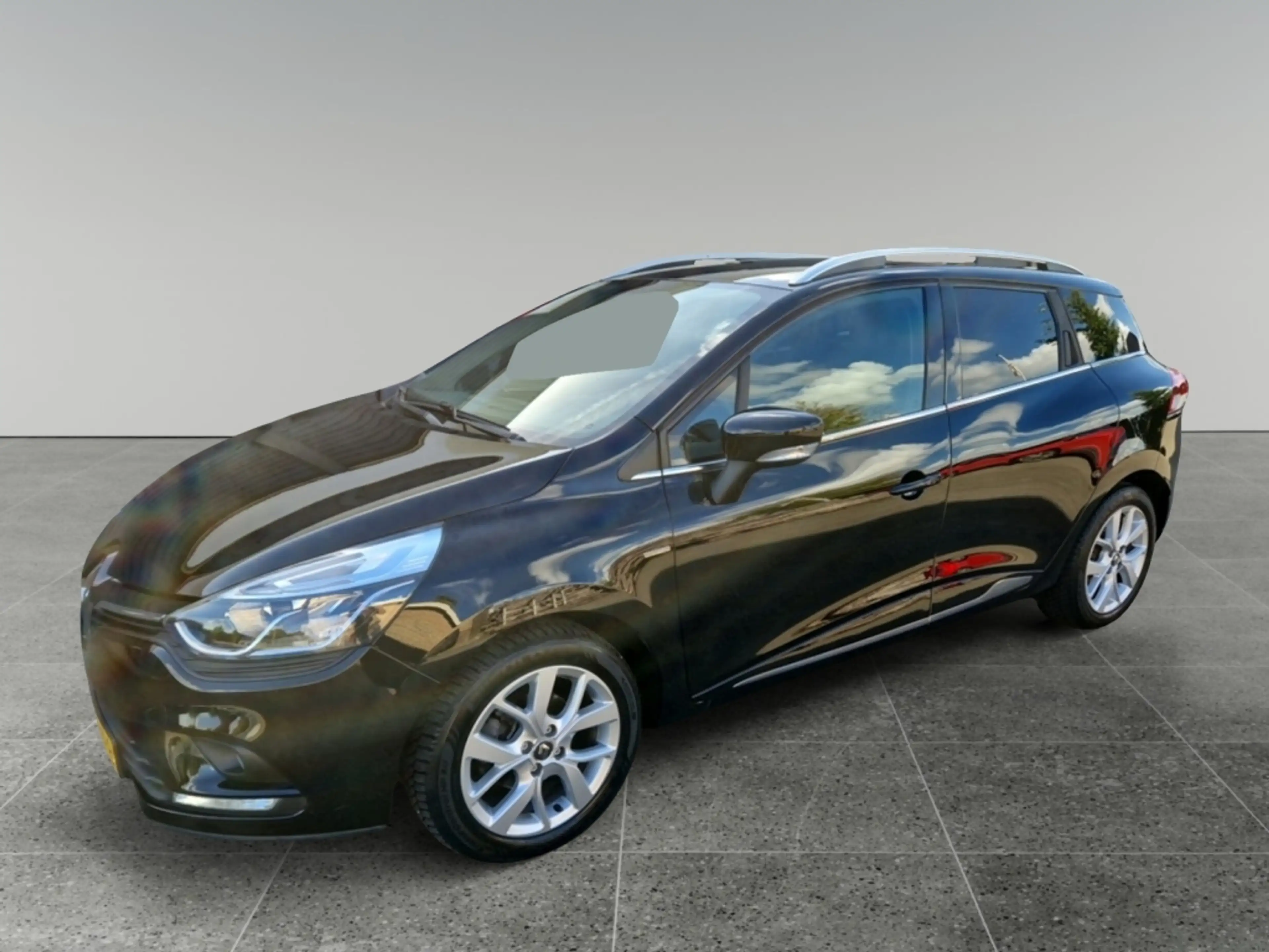Renault Clio Estate 0.9 TCe Limited. Zeer nette en goede auto.