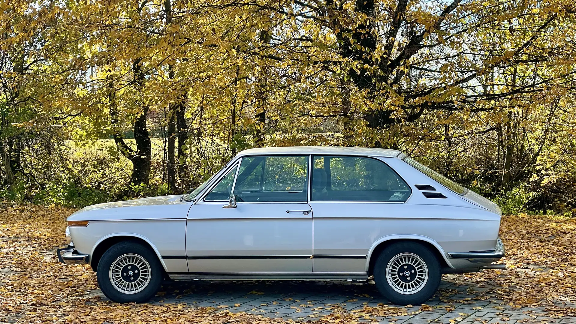 BMW 2000 Touring Silber - 2