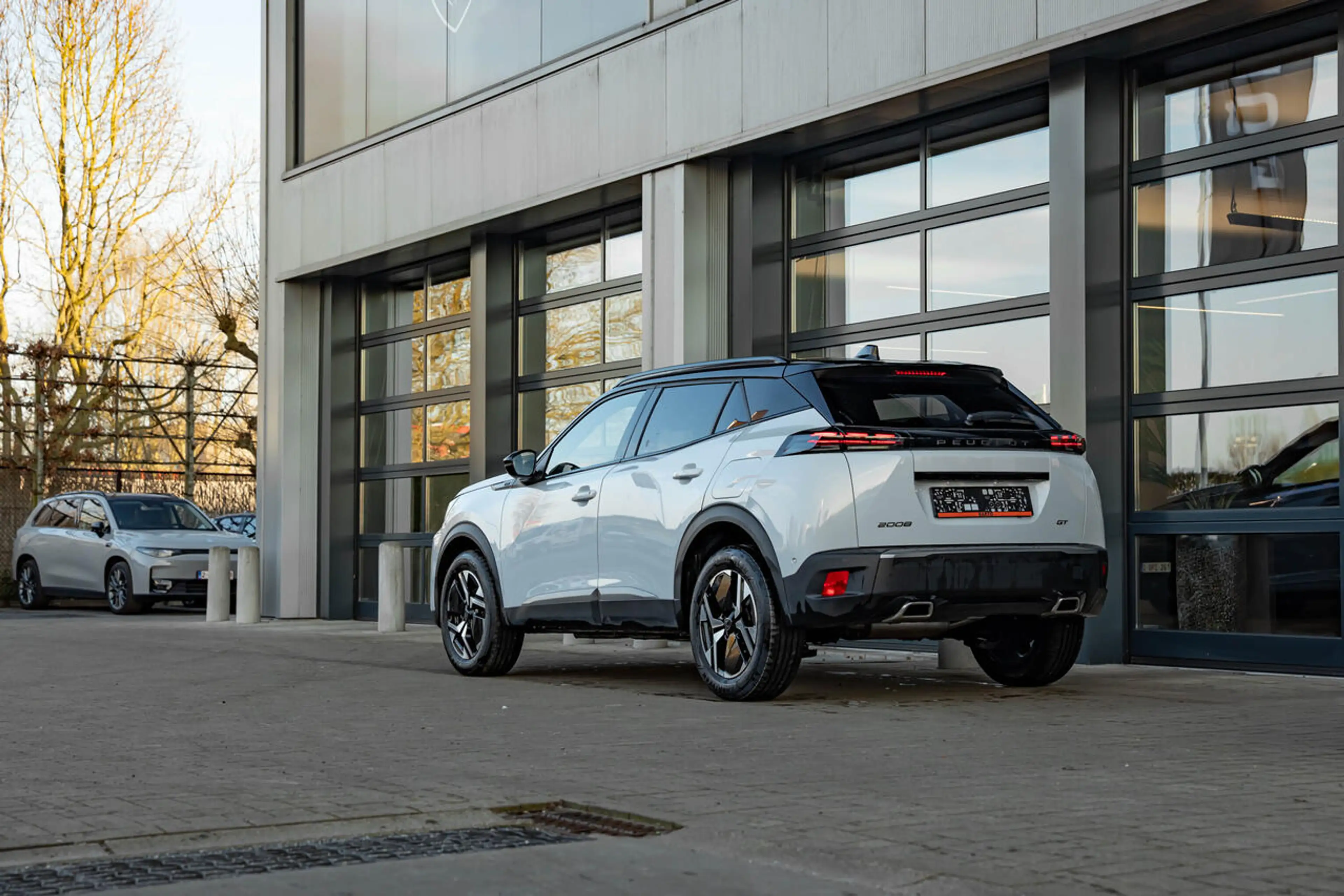 Peugeot 2008 GT | 130 PK AT I Massage I 360° Camera I Dodeho... — photo 4