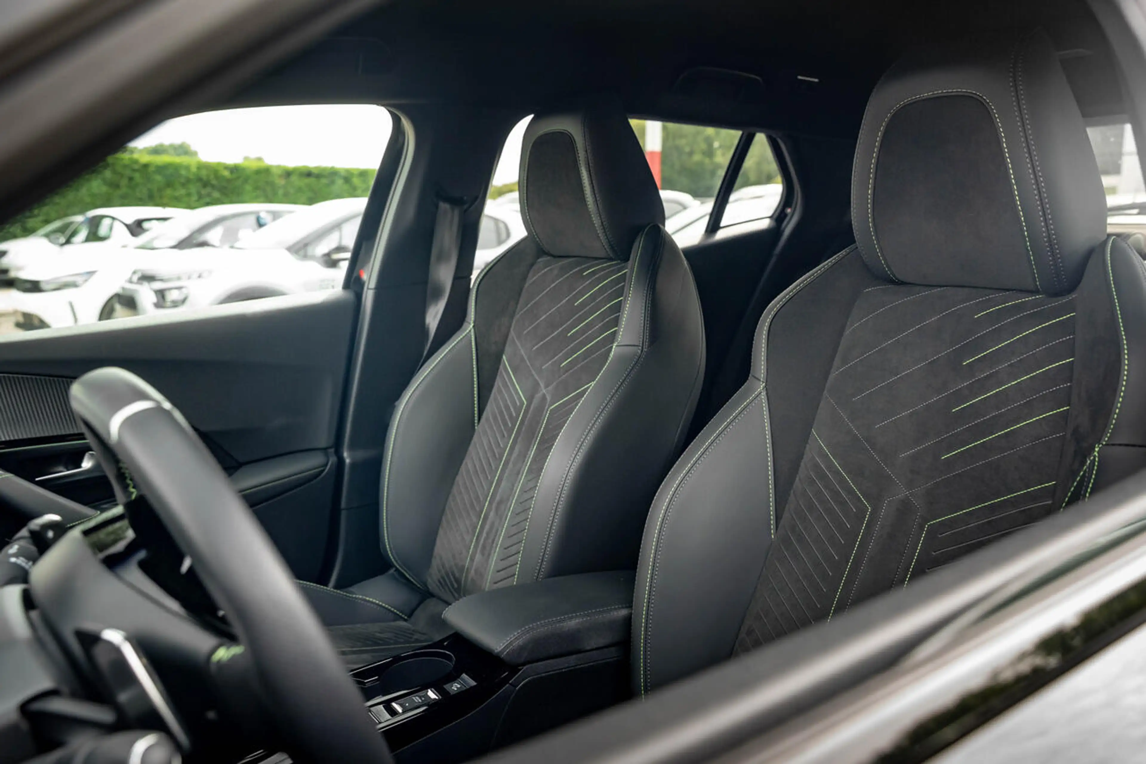 Peugeot 2008 GT | 130 PK AT I Massage I 360° Camera I Dodeho... — photo 12
