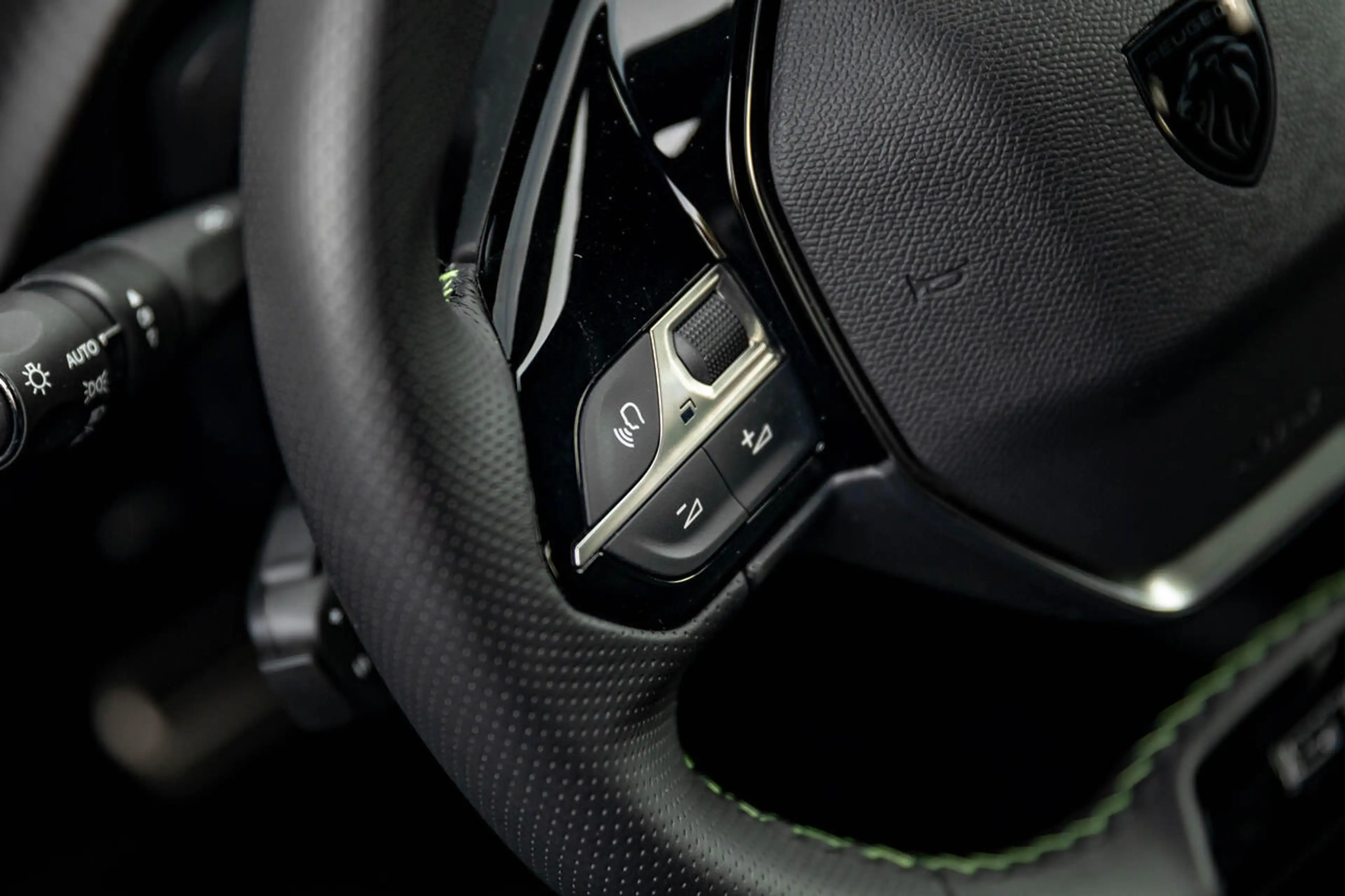 Peugeot 2008 GT | 130 PK AT I Massage I 360° Camera I Dodeho... — photo 15