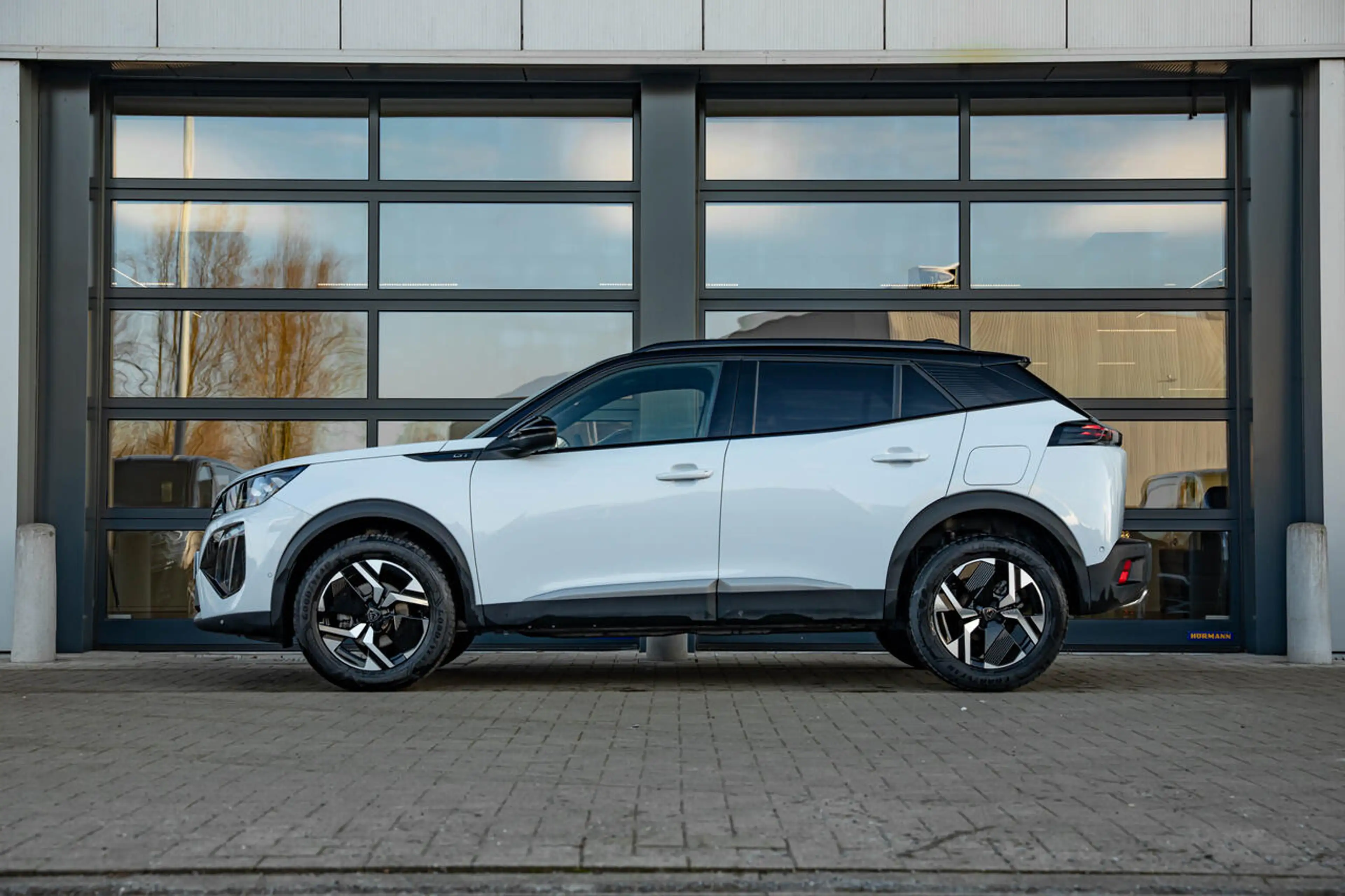 Peugeot 2008 GT | 130 PK AT I Massage I 360° Camera I Dodeho... — photo 3