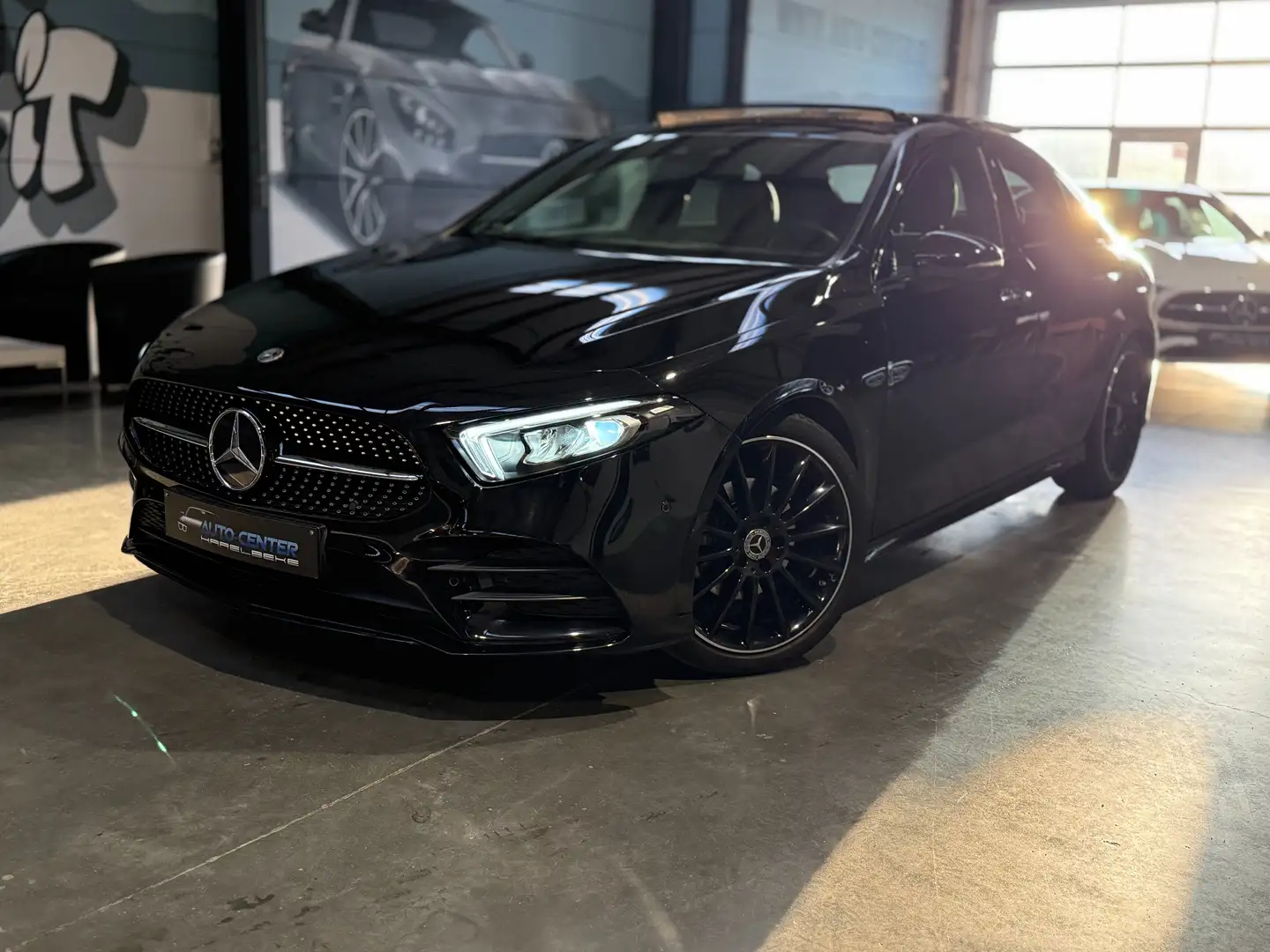 Mercedes-Benz A 200 A 200 7G-DCT AMG Line Zwart - 2