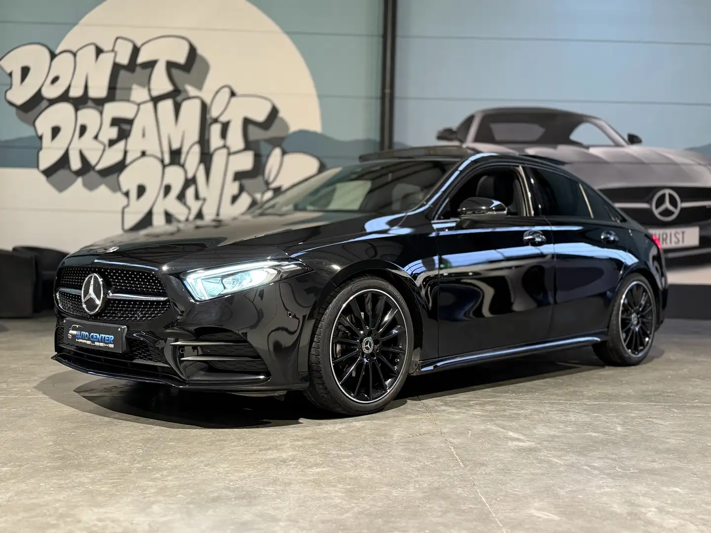 Mercedes-Benz A 200 A 200 7G-DCT AMG Line Zwart - 1