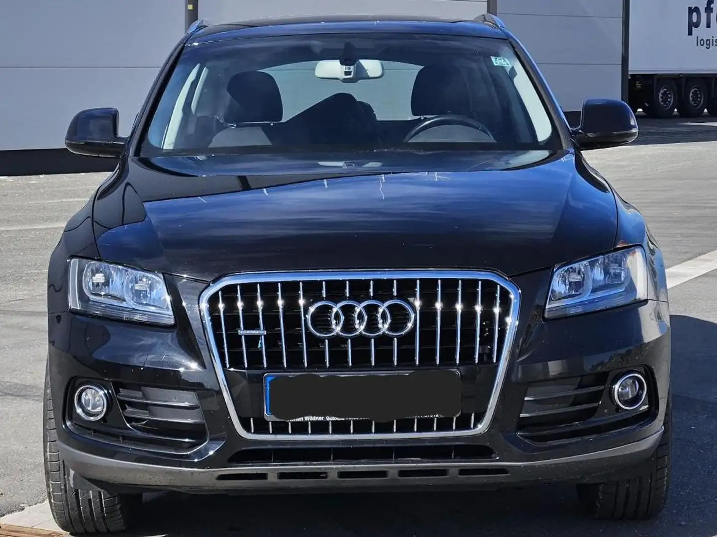 Audi Q5 2.0 TDI (120 kW) Quattro Automatik Schwarz - 2