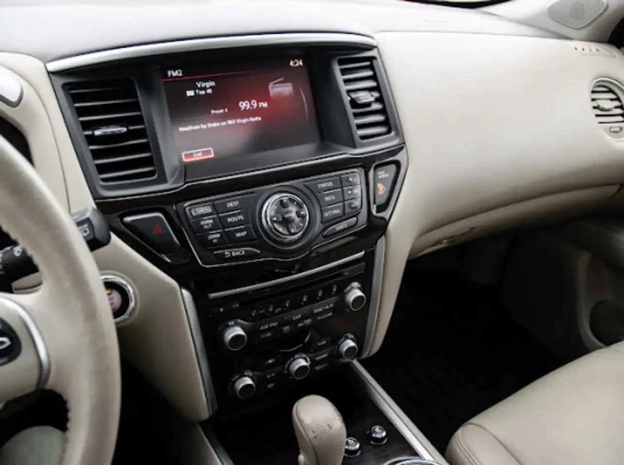 Nissan Pathfinder снимка Nissan Pathfinder