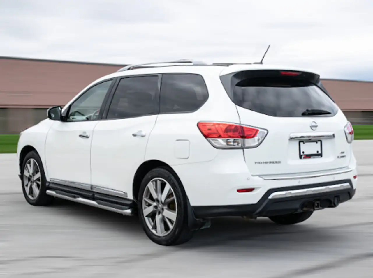 Nissan Pathfinder снимка Nissan Pathfinder