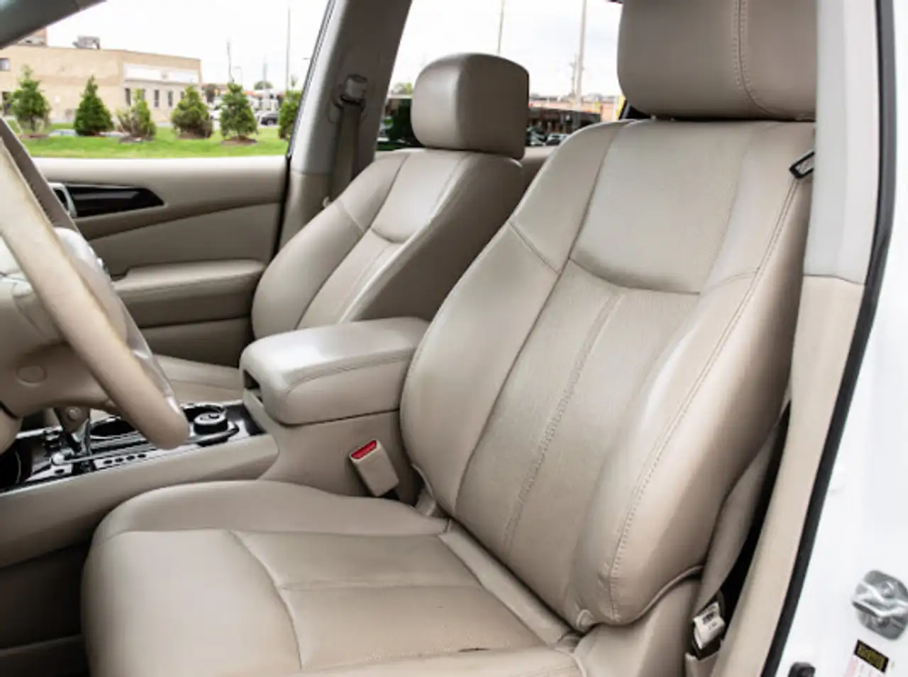 Nissan Pathfinder снимка Nissan Pathfinder