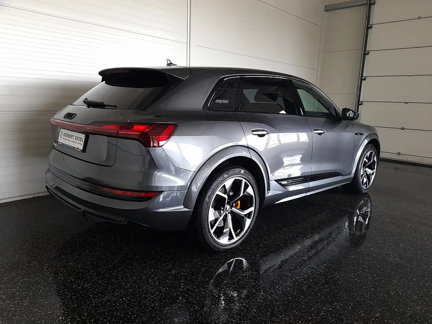 Audi e-tron 95 quattro S-LINE *NP: € 109.945,- / 21 ZOLL / ... Grau - 2