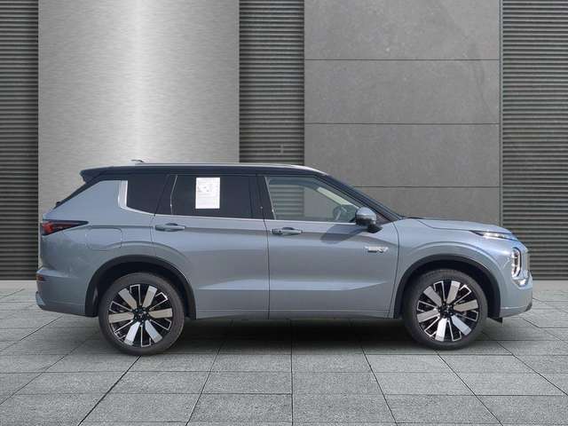 Imagine Mitsubishi Outlander TOP 2tone Plug-in Hybrid 2.4 225 kW (306 PS), A...