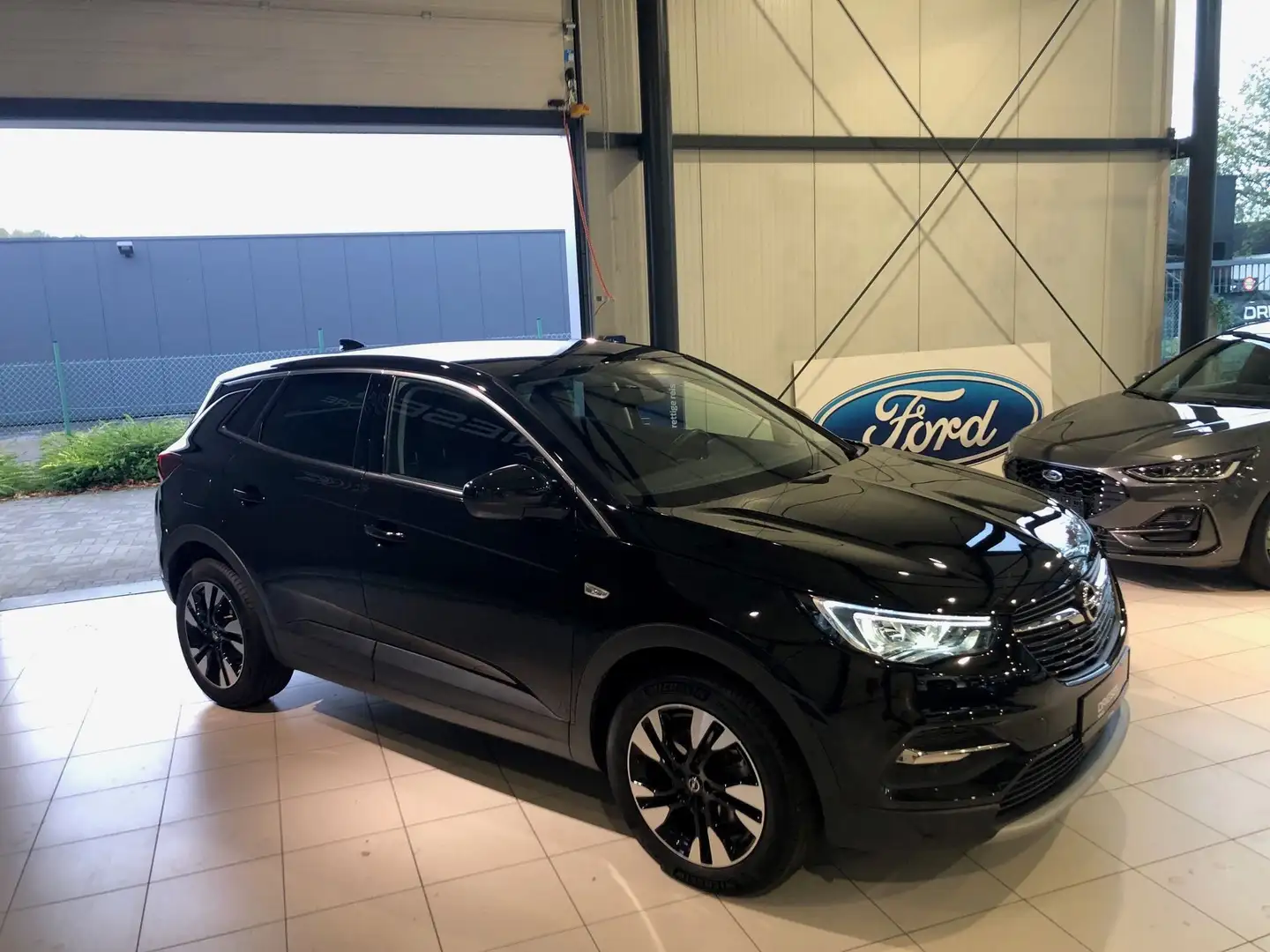 Opel Grandland X Turbo Ultimate AUT S/S  BIJ DRIESEN BREE Zwart - 2