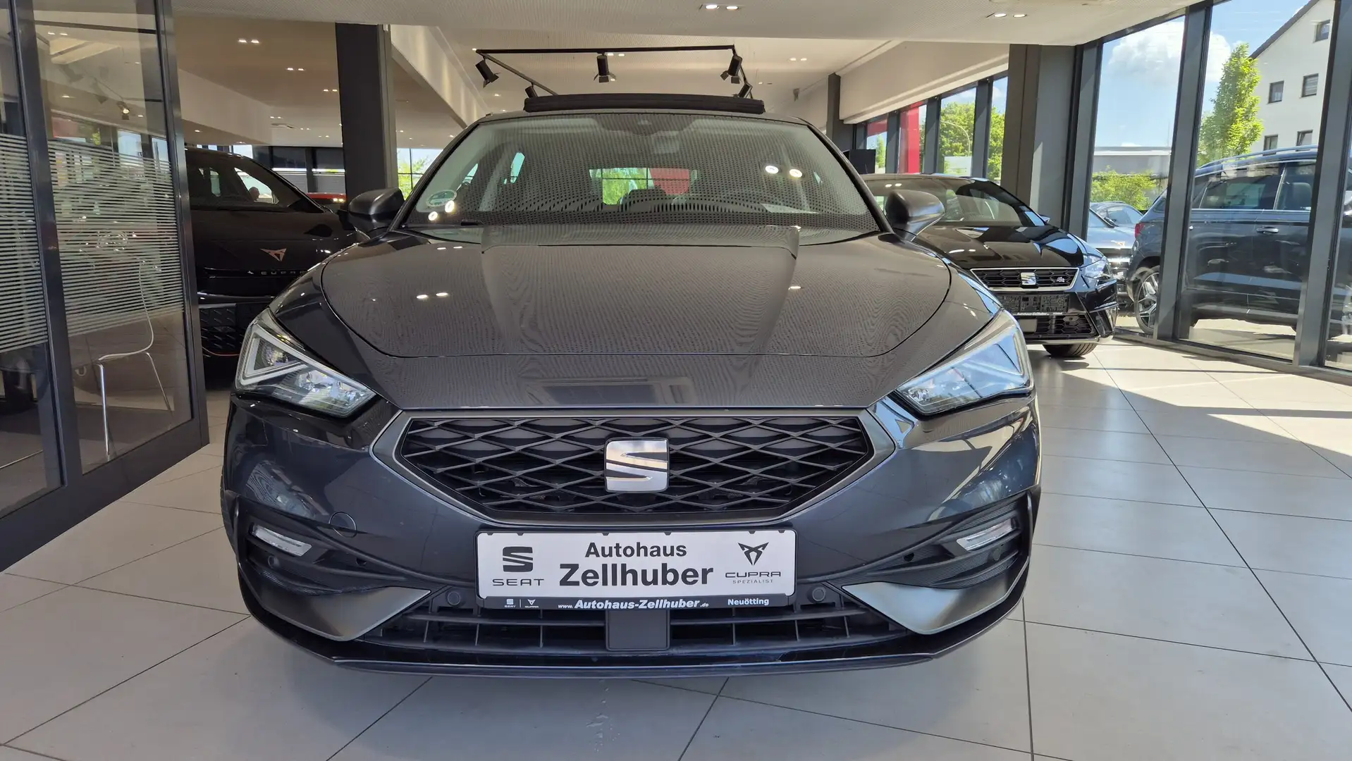 SEAT Leon 1.5 TSI FR *Apple/Android*Pano*Sitzhzg* Grau - 2