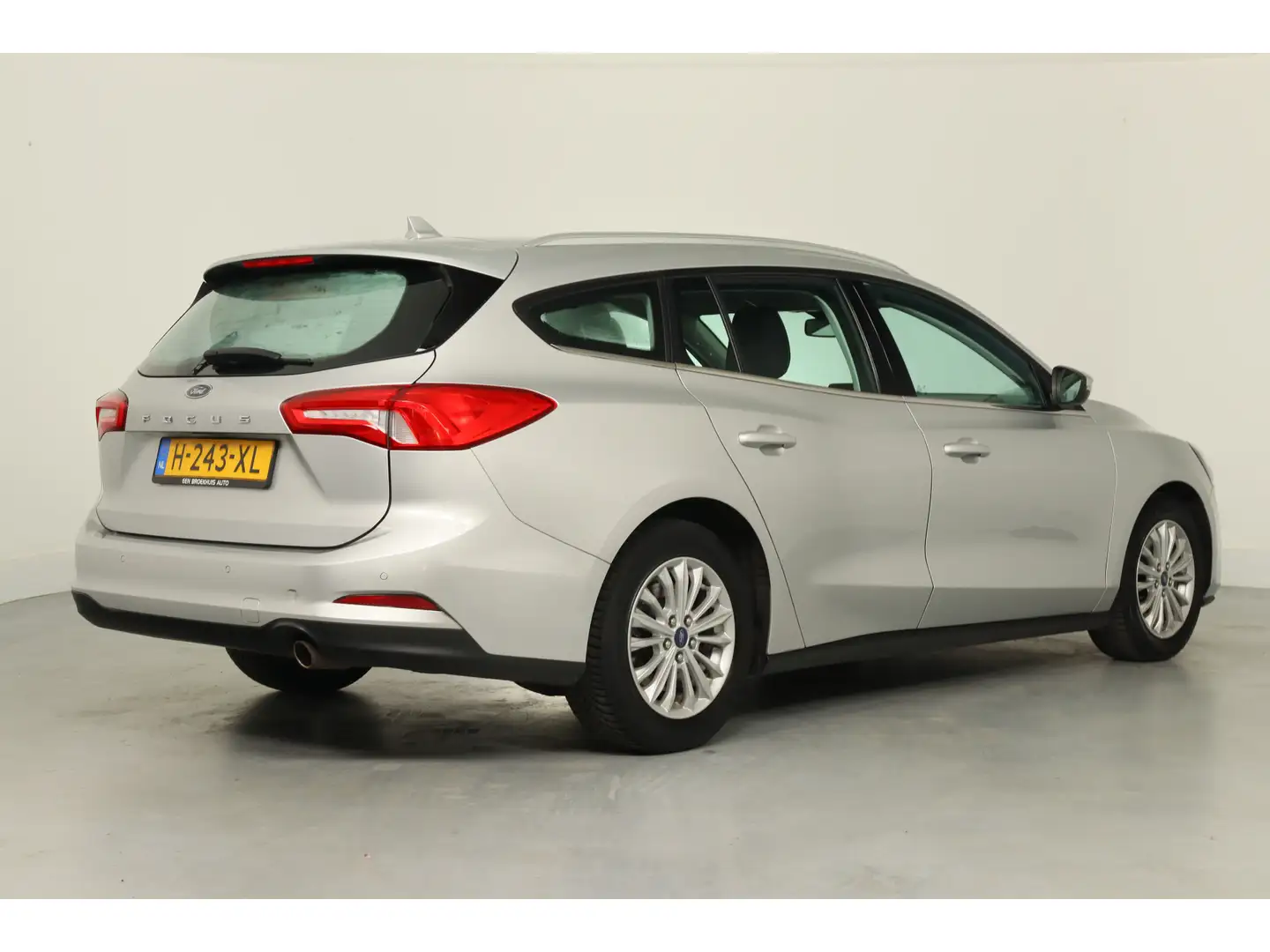 Ford Focus Wagon 1.0 EcoBoost Titanium Business Automaat! | D Grijs - 2