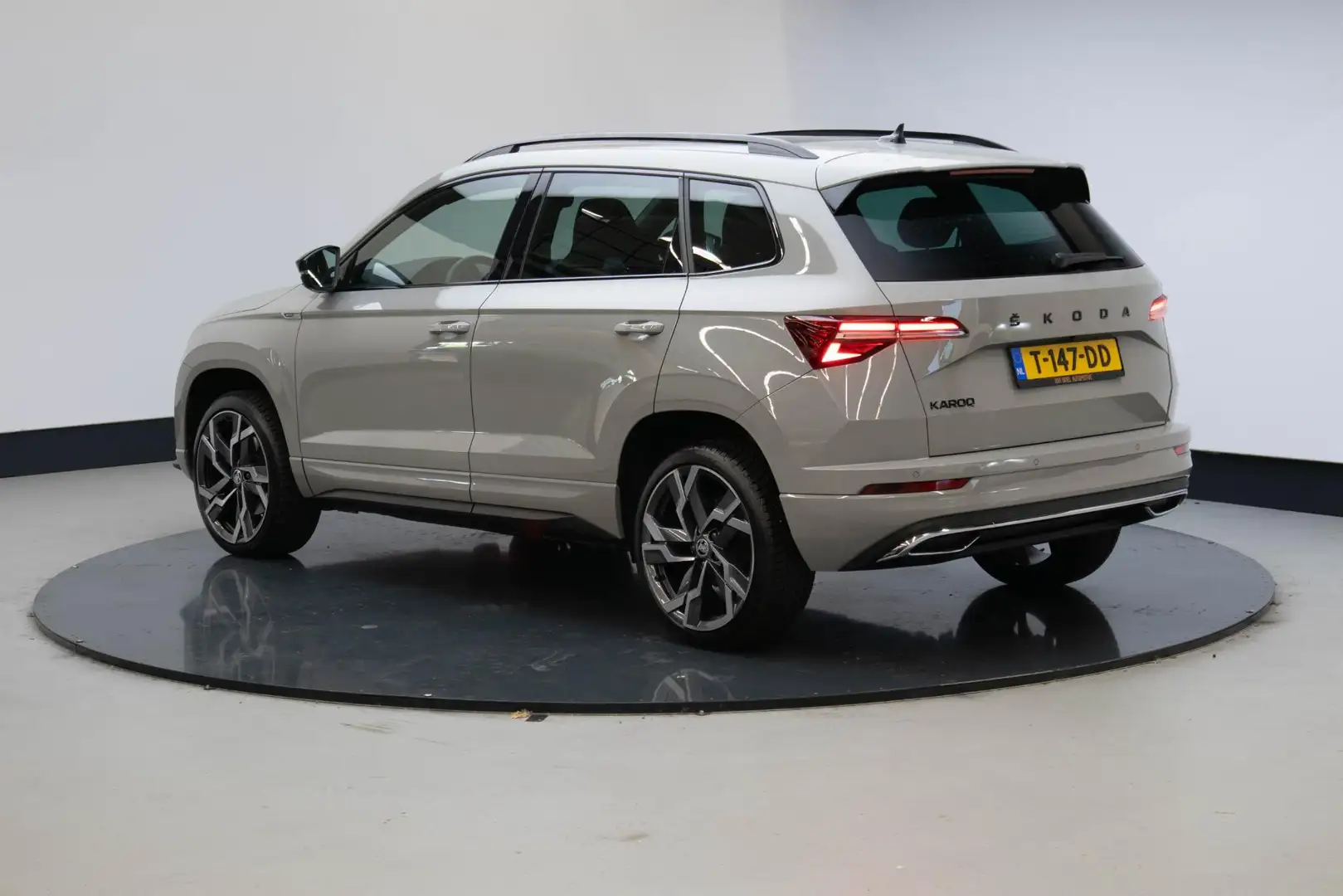 Skoda Karoq 1.5 TSI ACT Sportline Business | Technologie-pakke Grijs - 2