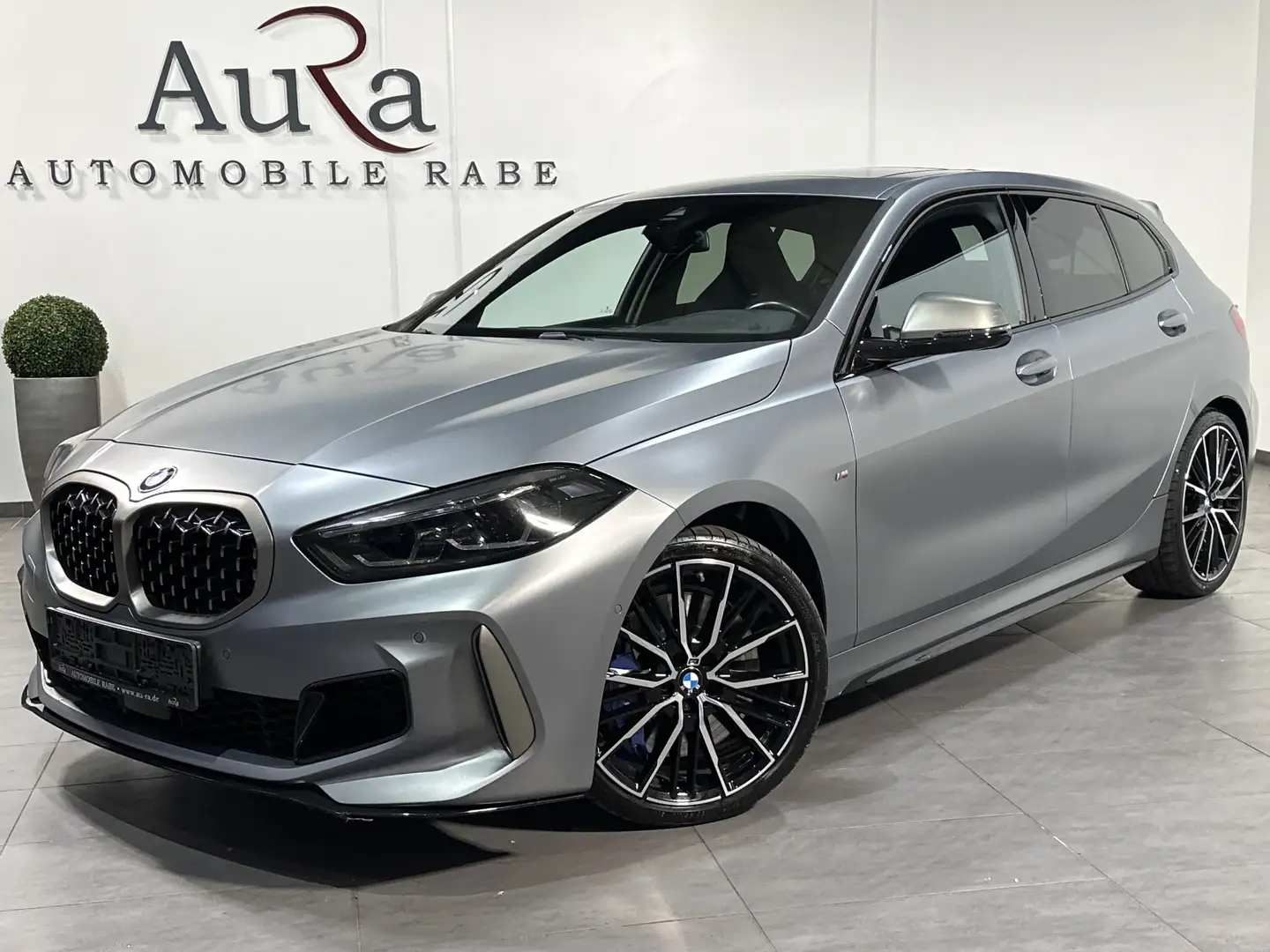 BMW 135 xDrive NAV+LED+HEAD-UP+PANO+19ZOLL+LC+KAM Grau - 2