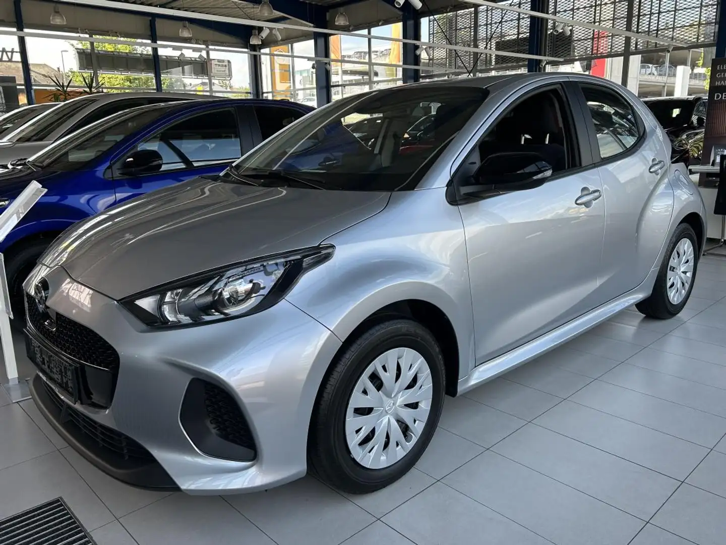 Mazda 2 Hybrid 1.5L VVT-i 116 PS e-CVT FWD PRIME-LINE Silber - 1