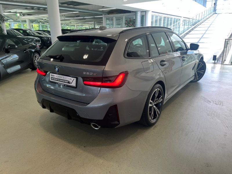 BMW 320 d xDrive Touring M Sport 18'' AHK LCProf Innov. Co — photo 3