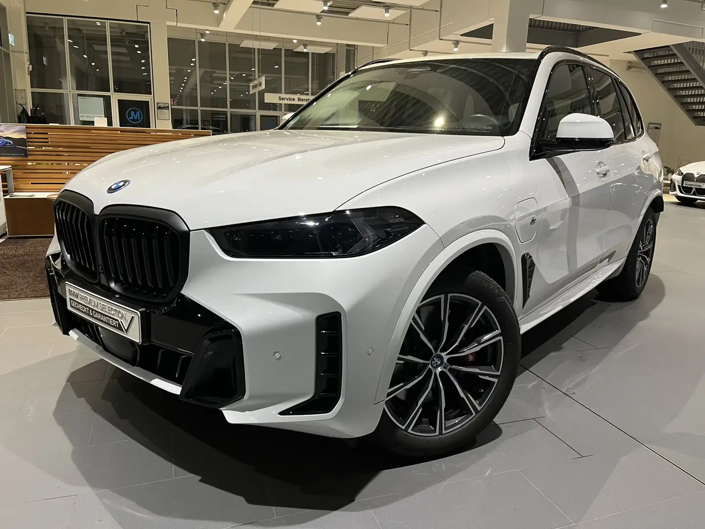 BMW X5 xDrive50e M SportpaketPro/AHK/IconicGlow/Harman Weiß - 1